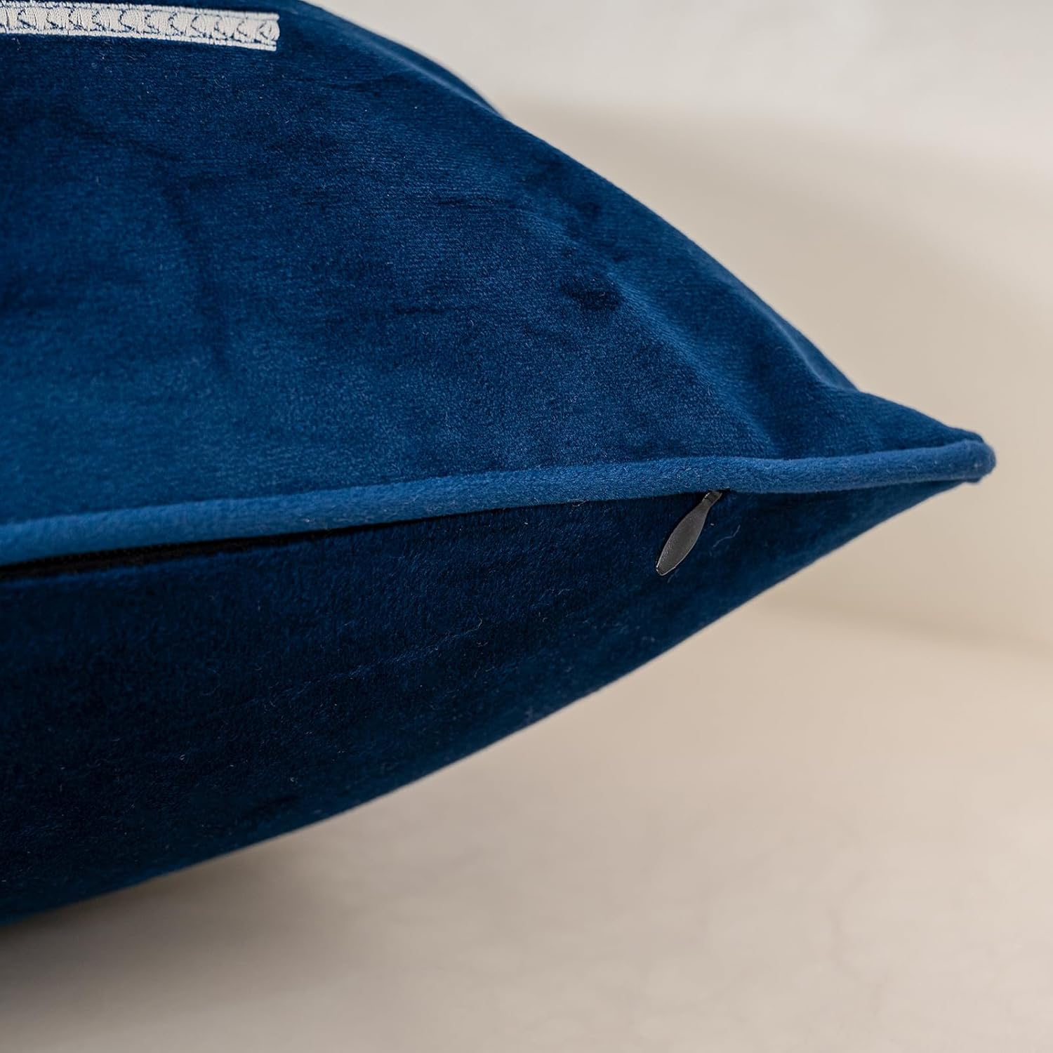 Yangest Funda de almohada de terciopelo con hojas azules, moderna, bordada, funda de cojín neutra para sofá, dormitorio, sala de estar, decoración