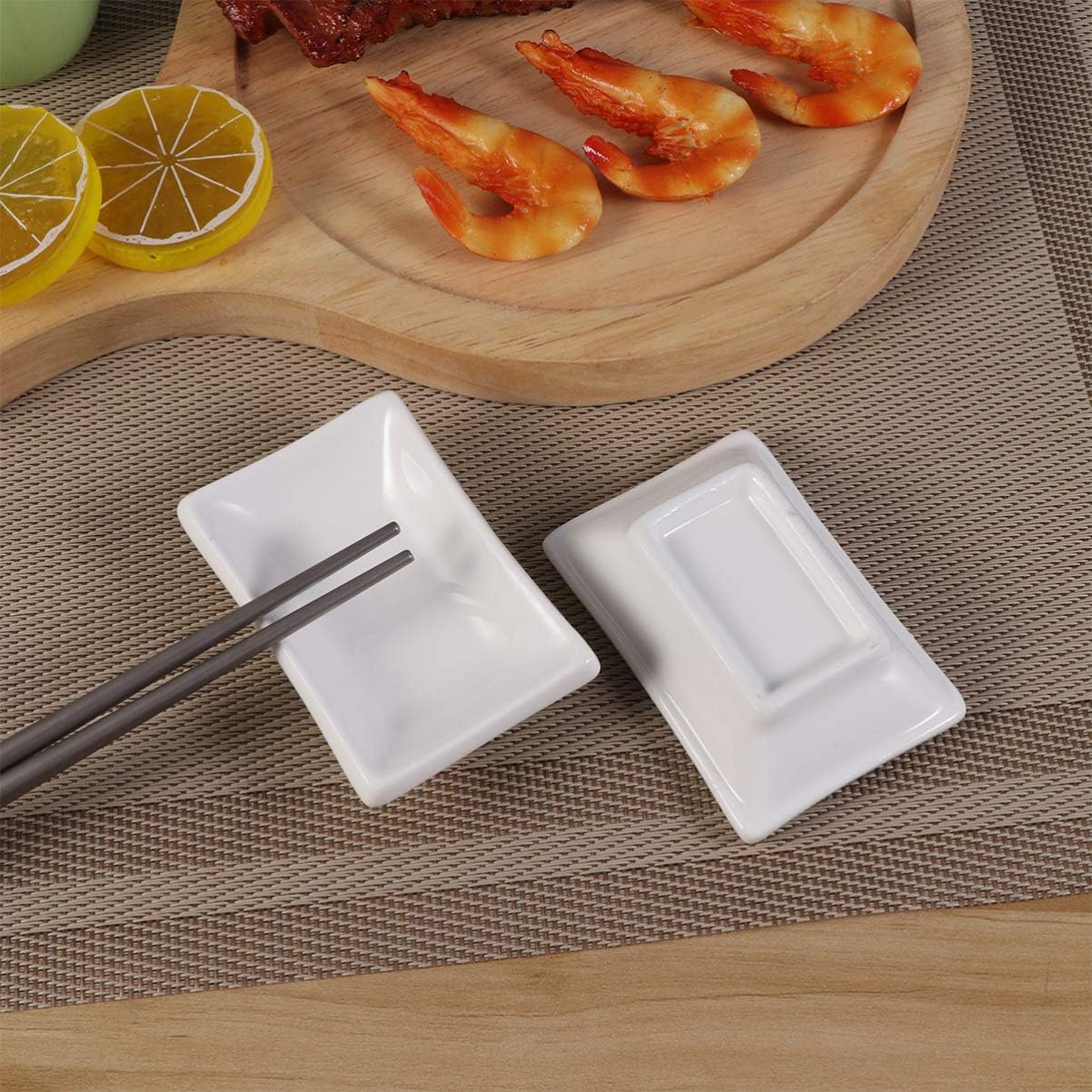 Hemoton Bandeja cuadrada para servir, 4 platos de salsa de cerámica blanca, cuencos de inmersión, platos de condimentos, platos de sushi, platos de