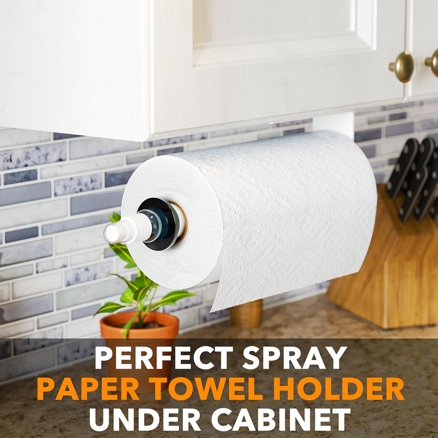 SpaceAid SprayNeat – Soporte para toallas de papel con botella de spray, soporte para toallas de papel debajo del gabinete con rociador en el centro