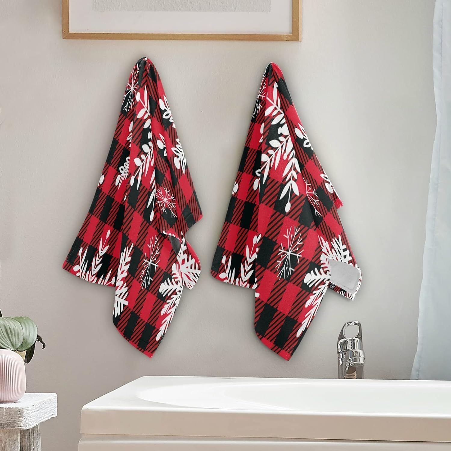 ALAZA Juego de 2 toallas de mano de copos de nieve de Navidad, suaves, absorbentes, decorativas, color rojo y negro, a cuadros, para baño, gimnasio,