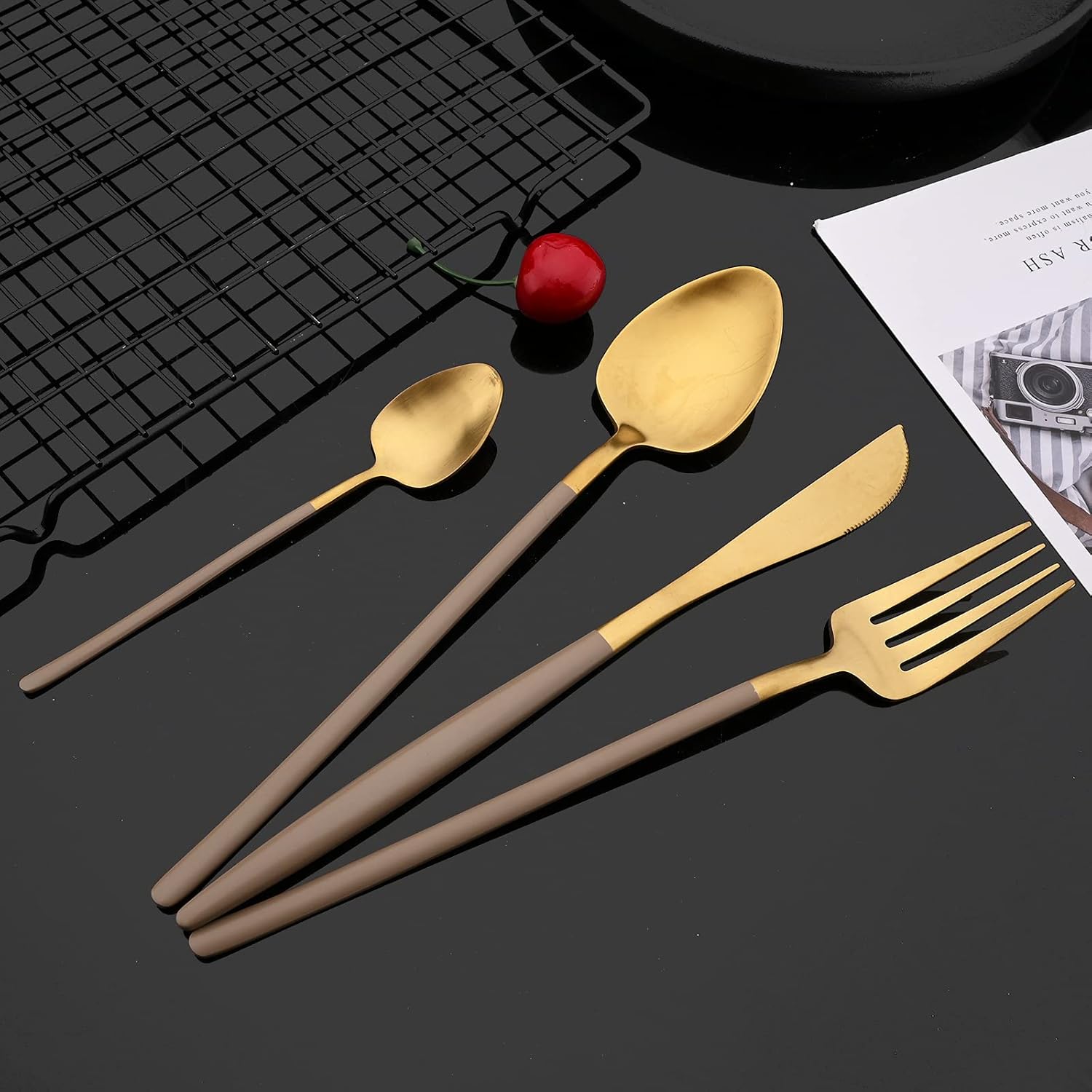 JASHII Juego de cubiertos de 24 piezas para 6, cubiertos marrón mate y dorado, incluye cuchillos, tenedores, cucharas, cucharadita de cubiertos de