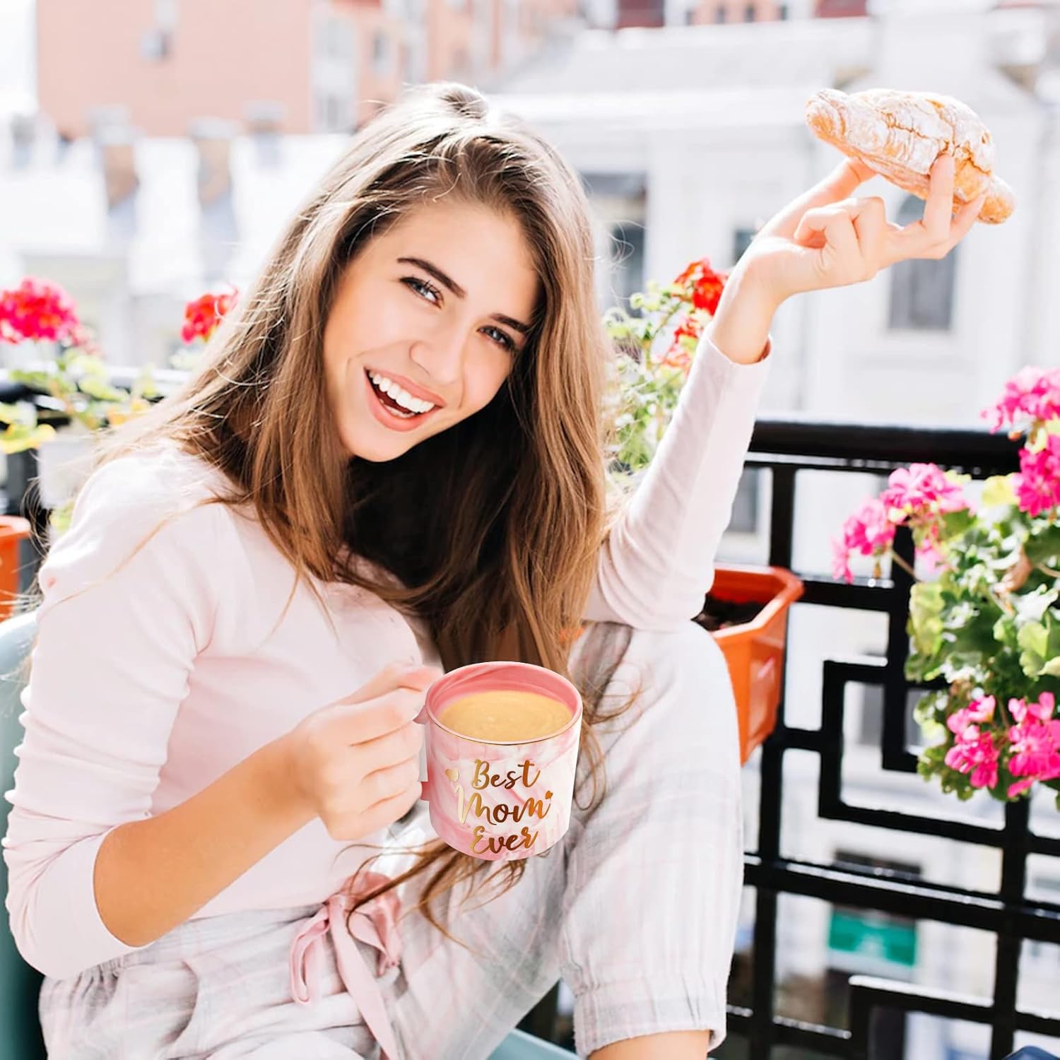 Taza de 12 onzas con la frase “Best Mom Ever” para mamá, divertida taza de café de cerámica con estampado doble de mármol rosa, para el Día de la