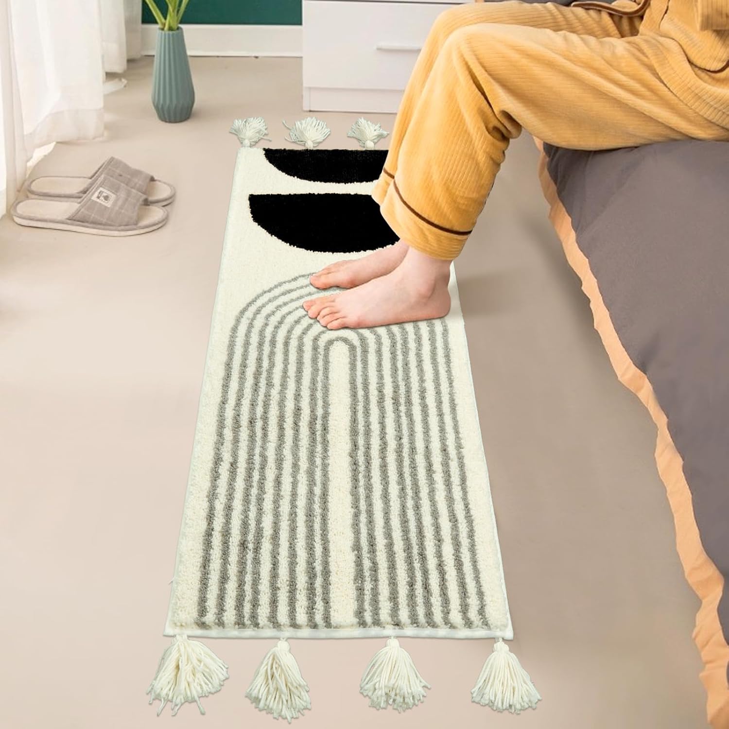 Seavish Alfombra de baño bohemia de 18 x 47 pulgadas, suave y absorbente, con borlas, color negro, larga, antideslizante, lavable, bonita alfombra
