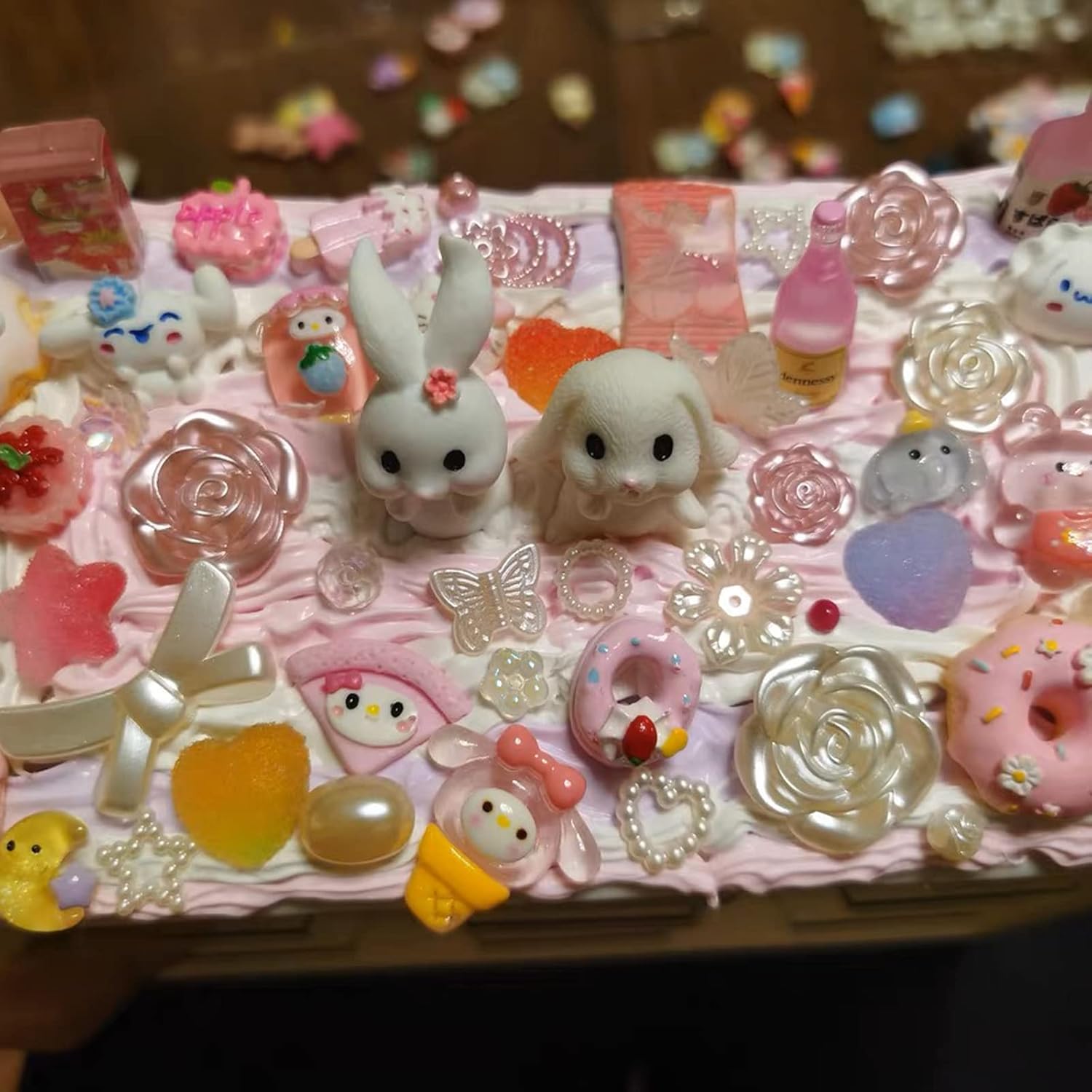 250 cuentas de resina 3D con parte trasera plana, lazos de flores de resina rosa y blanca, cuentas de mariposa con perlas planas redondas para hacer