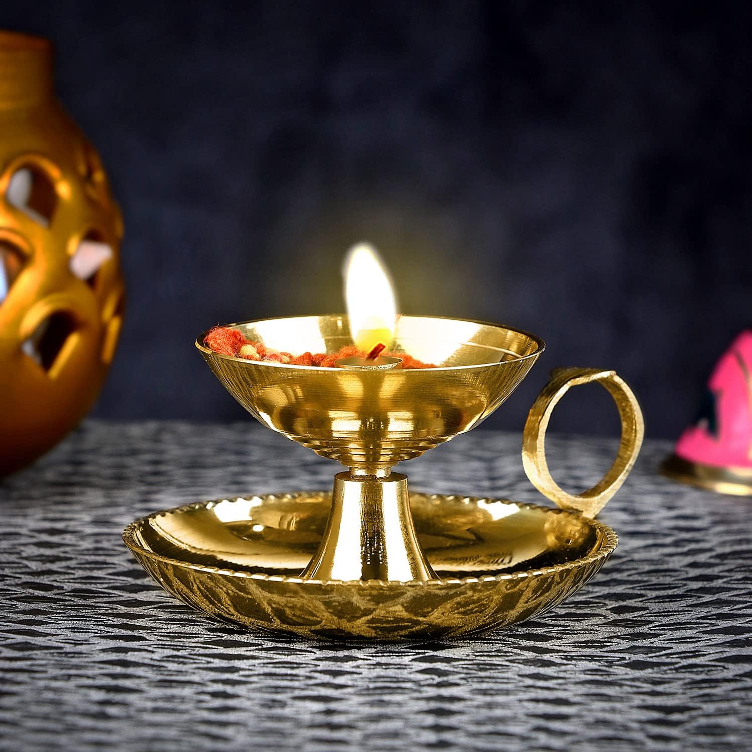 SATVIK Aarti Diya de latón con mango de anillo soportado, lámpara de aceite Puja Jyot de mano Kutthu Vilakku Festive Diwali Mandir Templo Aarti