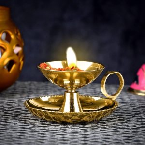 SATVIK Aarti Diya de latón con mango de anillo soportado, lámpara de aceite Puja Jyot de mano Kutthu Vilakku Festive Diwali Mandir Templo Aarti SATVIK Aarti Diya de latón con mango de anillo soportado, lámpara de aceite Puja Jyot de mano Kutthu Vilakku Festive Diwali Mandir Templo Aarti