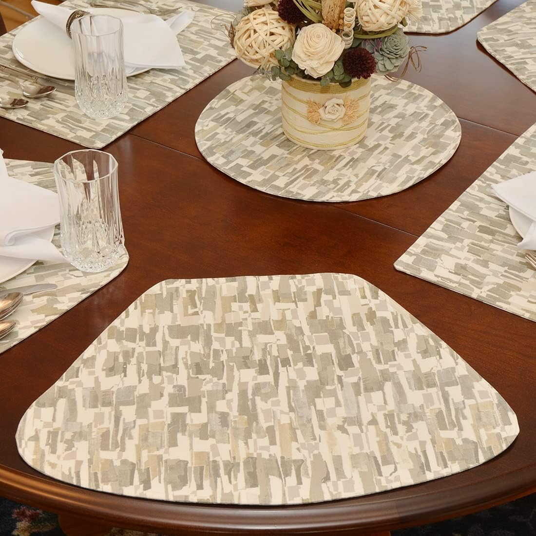 Sweet Pea Linens Britto Moonstone – Juego de 4 manteles individuales en forma de cuña con diseño de piedra lunar gris