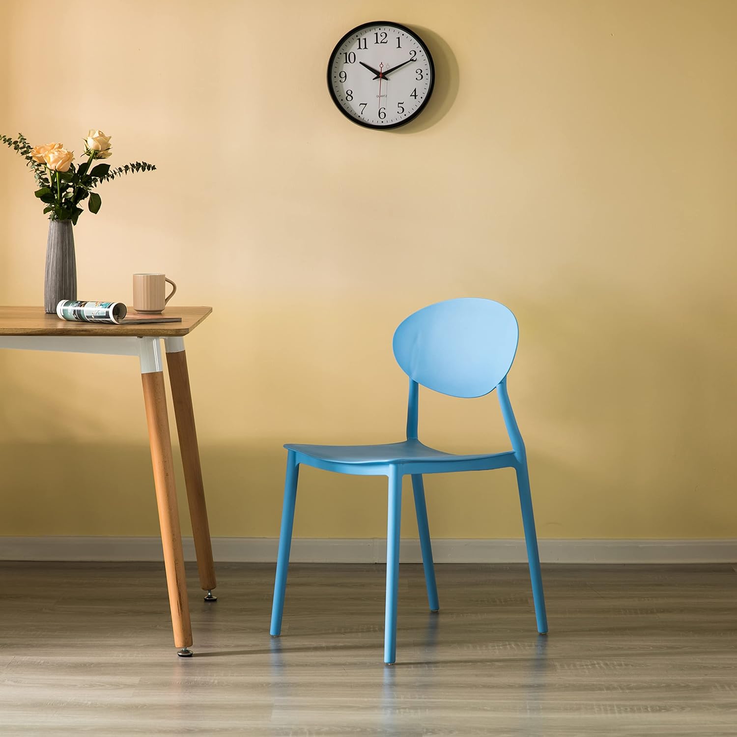 Fabulaxe Silla de comedor moderna de plástico para exteriores con diseño de respaldo ovalado abierto, color azul juego de 2