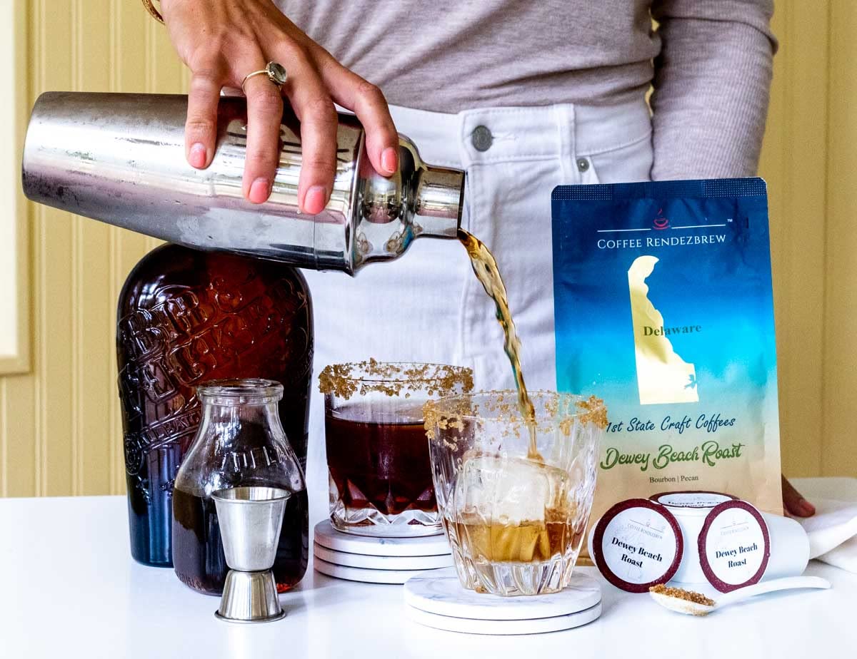 Coffee Rendezbrew 1st State Craft Coffee – Dewey Beach, café gourmet infusionado, bourbon y nueces cálidas, molido, bolsa de 12 onzas