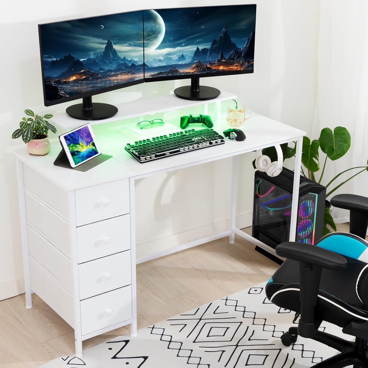 HGD14WT – Escritorio blanco para computadora con luz LED y tomas de corriente, escritorio de juegos de 55 pulgadas con 4 cajones de tela, escritorio