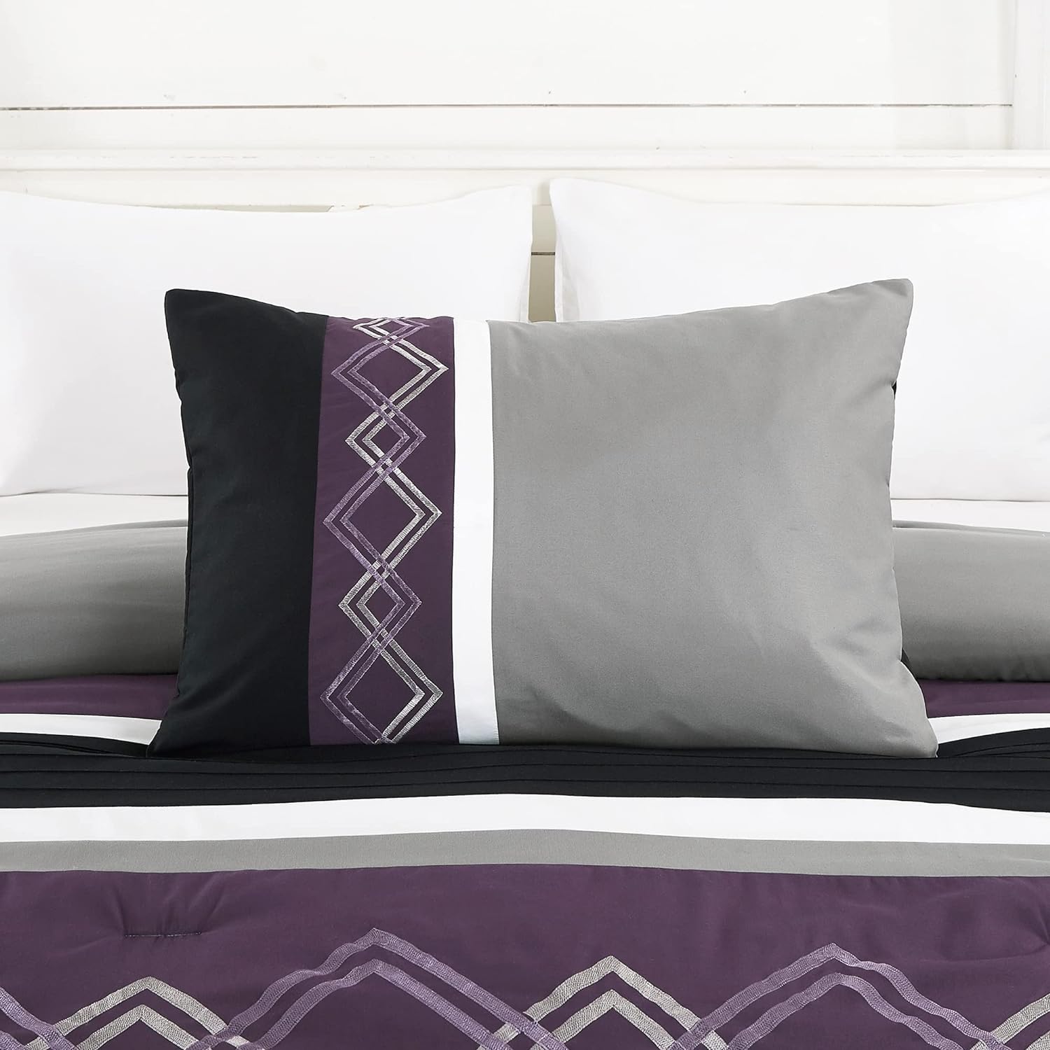 Chezmoi Collection Arden – Juego de edredón moderno de 7 piezas con diseño de rayas plisadas bordadas en zigzag (tamaño matrimonial, morado, negro,