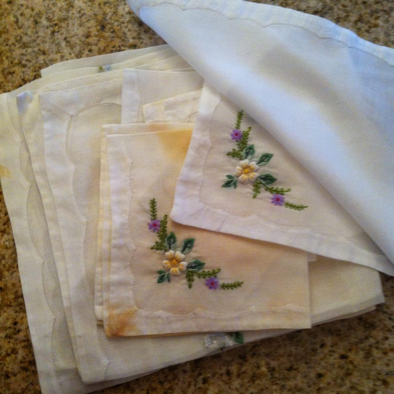 Mama’s Miracle Remoje de lino (16 oz.) Removedor de manchas suave para ropa de cama vintage y antigua hace 25 galones
