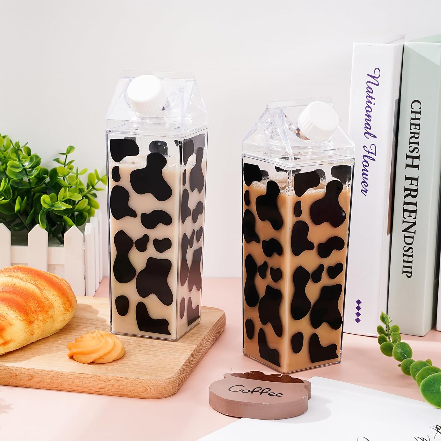 Whaline Paquete de 2 botellas de agua de cartón de leche con estampado de vaca, botellas de leche de plástico transparente de 17 onzas, botella de