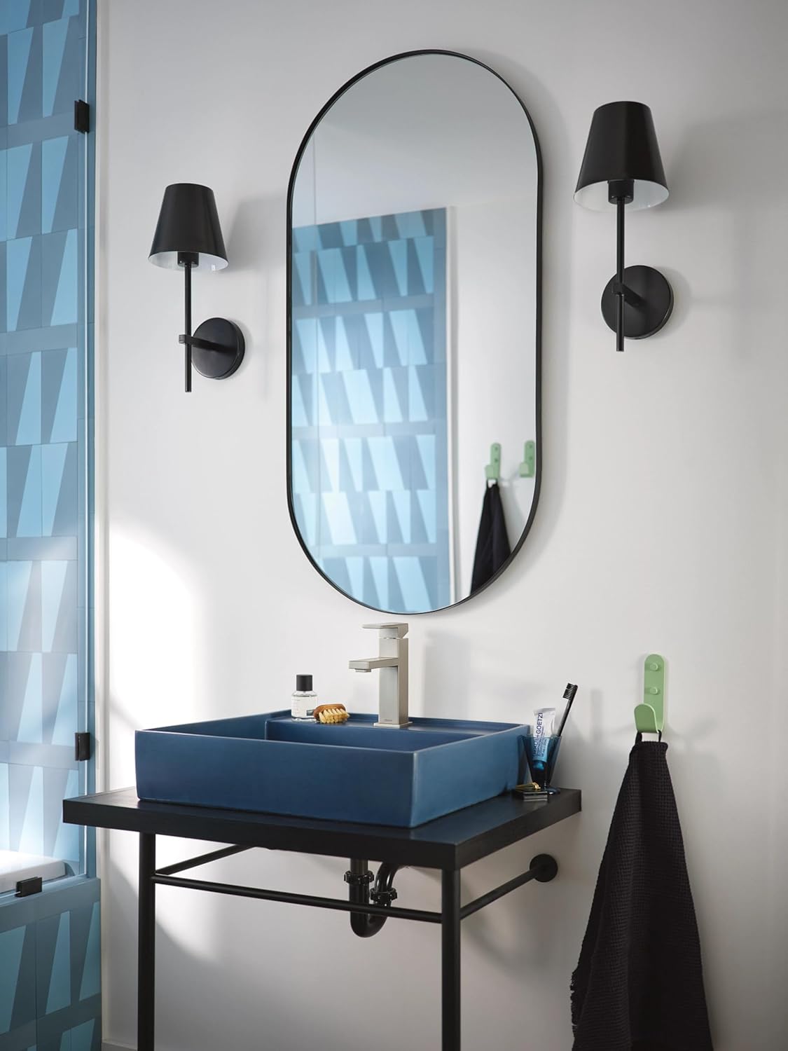 Moen Revyl 84771SRN – Grifo moderno para lavabo de baño de níquel resistente a las manchas con un solo orificio con placa opcional y conjunto de