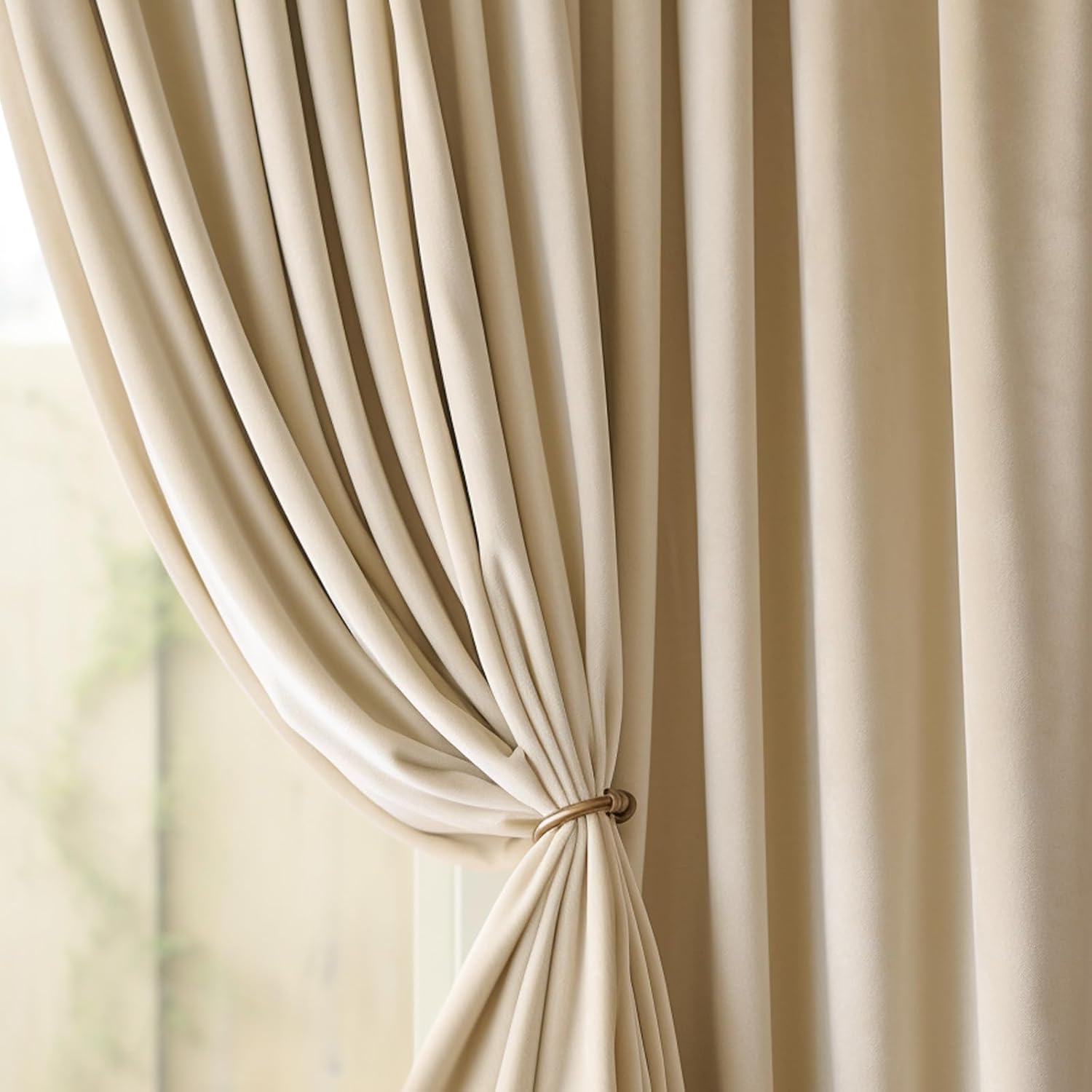 Lazzzy Cortinas de terciopelo beige con aislamiento térmico de 108 pulgadas, cortinas extralargas para dormitorio, sala de estar, oscurecimiento de