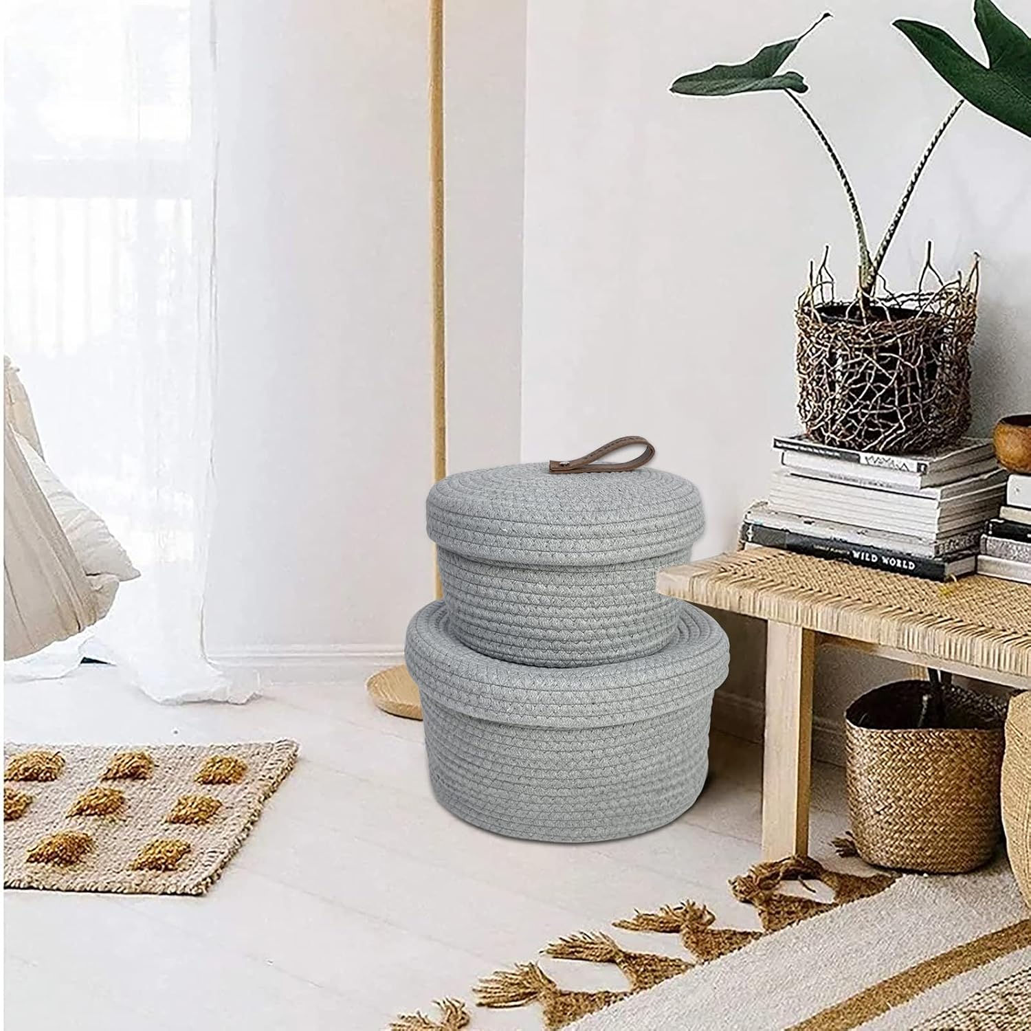 YEARONAN Cesta pequeña con tapa, paquete de 2 cestas decorativas con tapas para estantes y mesas de café, cesta redonda con tapa, regalos para