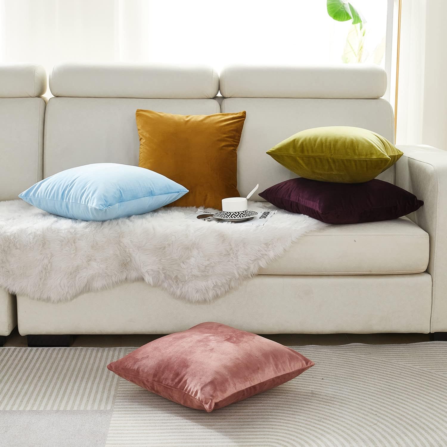 Juego de 2 fundas de almohada decorativas de terciopelo suave y grueso de 20 x 20 pulgadas para sofá, cama, silla, amarillo dorado
