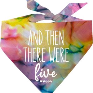 y luego había cinco (2 patas) Bandana para perro con anuncio de bebé (Rainbow Scrunch, OS 627) y luego había cinco (2 patas) Bandana para perro con anuncio de bebé (Rainbow Scrunch, OS 627)