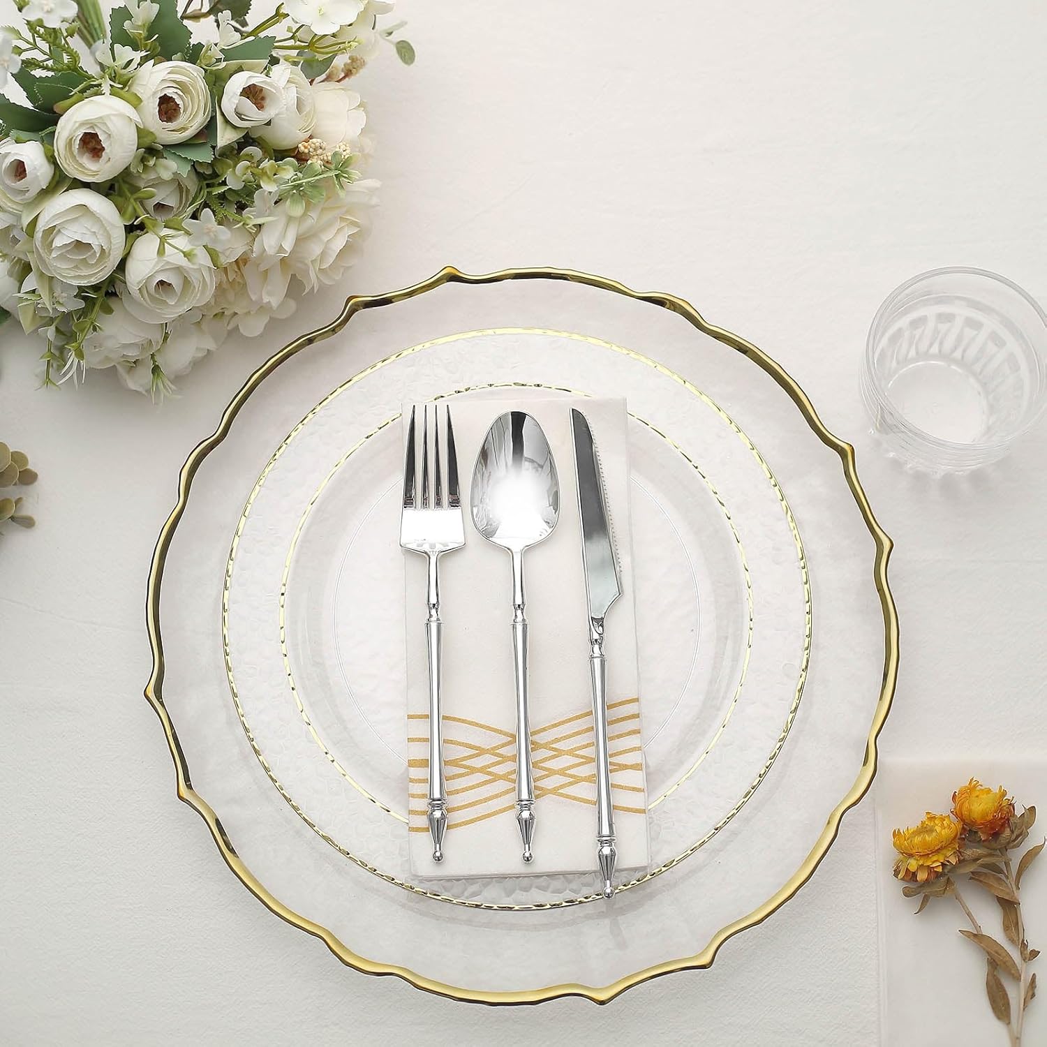 Efavormart – Paquete de 10 platos llanos de plástico martillado transparente de 10 pulgadas con borde dorado