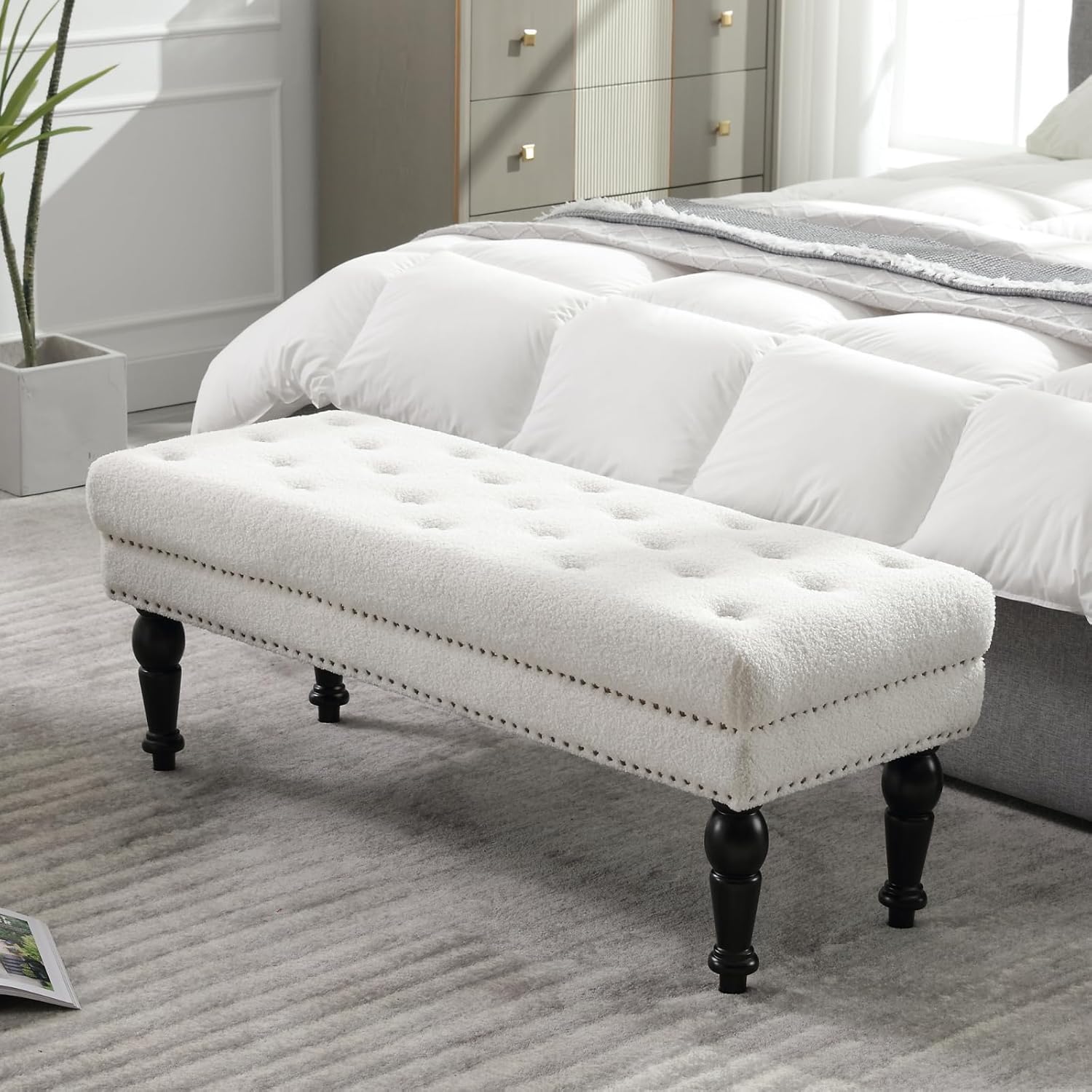 Banco tapizado moderno, de 45 pulgadas, sherpa para dormitorio, banco otomano con botones copetudos y patas de madera maciza para dormitorio, sala
