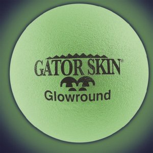 Bola Gator Skin Glowround. Bola de 8 pulgadas de diámetro que brilla en la oscuridad. Bola recubierta de PU con núcleo de espuma de densidad media. Bola Gator Skin Glowround. Bola de 8 pulgadas de diámetro que brilla en la oscuridad. Bola recubierta de PU con núcleo de espuma de densidad media.