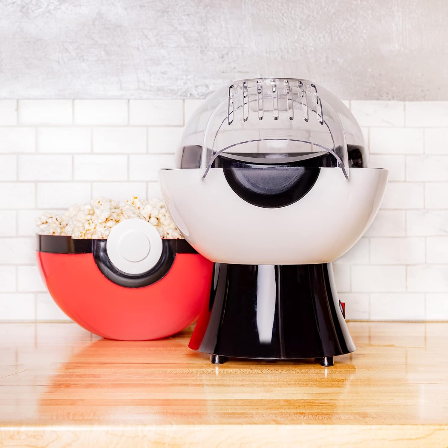 Uncanny Brands Máquina de palomitas de maíz Pokémon Pokeball – Electrodoméstico de cocina Pokémon