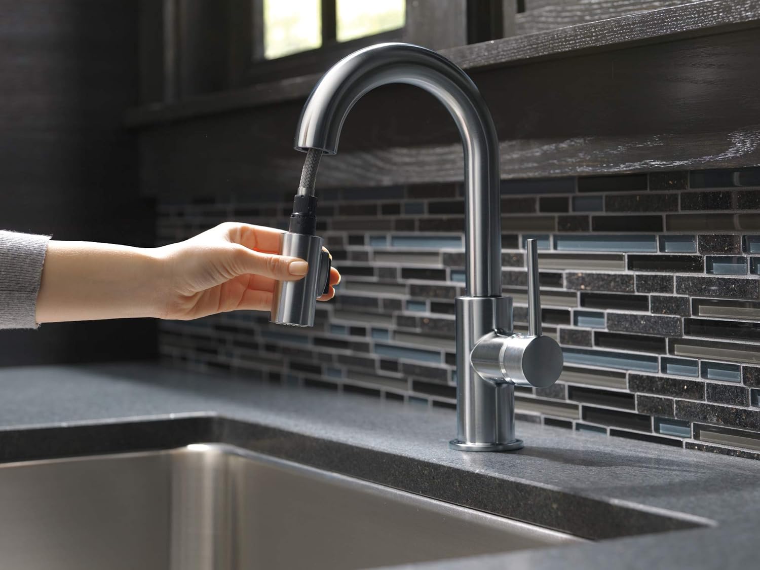 Delta Faucet Trinsic – Grifo de barra de níquel cepillado, grifo de fregadero de barra de un solo orificio, grifos de barra húmeda con rociador