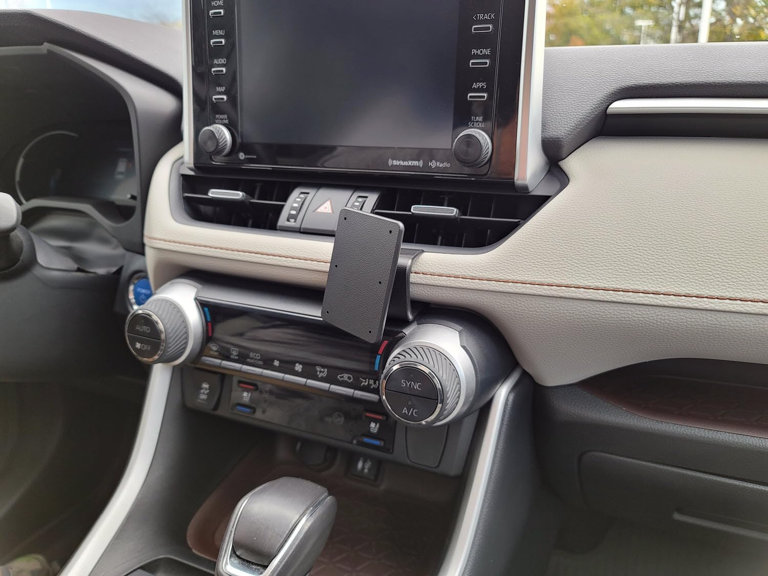 Scosche PC855716 ProClip Soporte de tablero central compatible con camiones Toyota RAV4 2021-2023 (solo base de montaje)