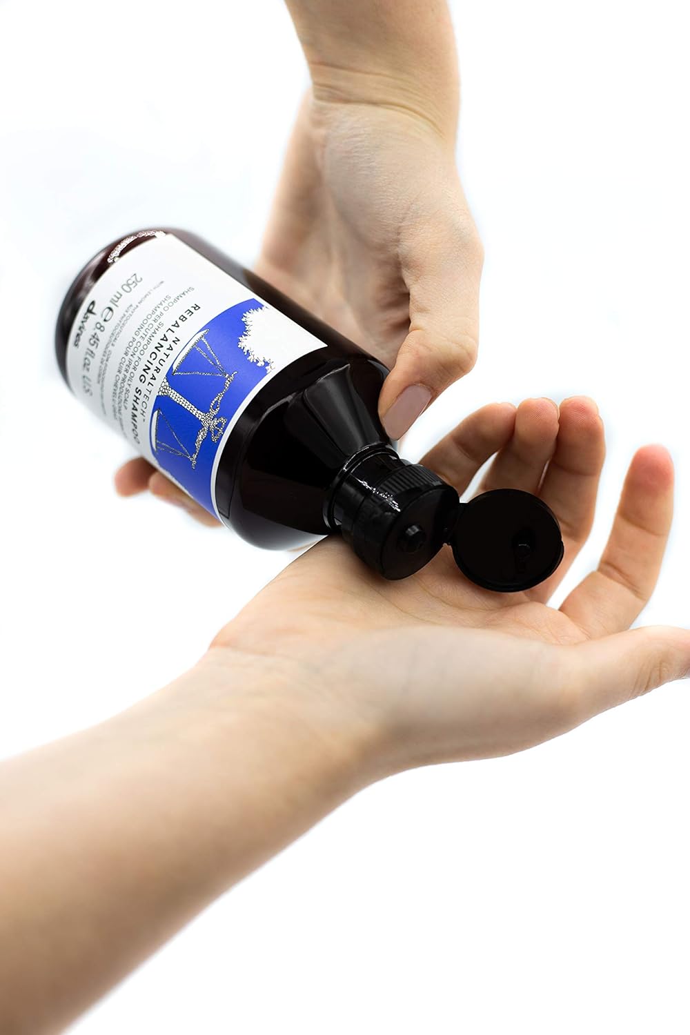 Davines Champú reequilibrante Naturaltech, limpia suavemente el cuero cabelludo mientras ayuda con el exceso de producción de sebo, añade brillo