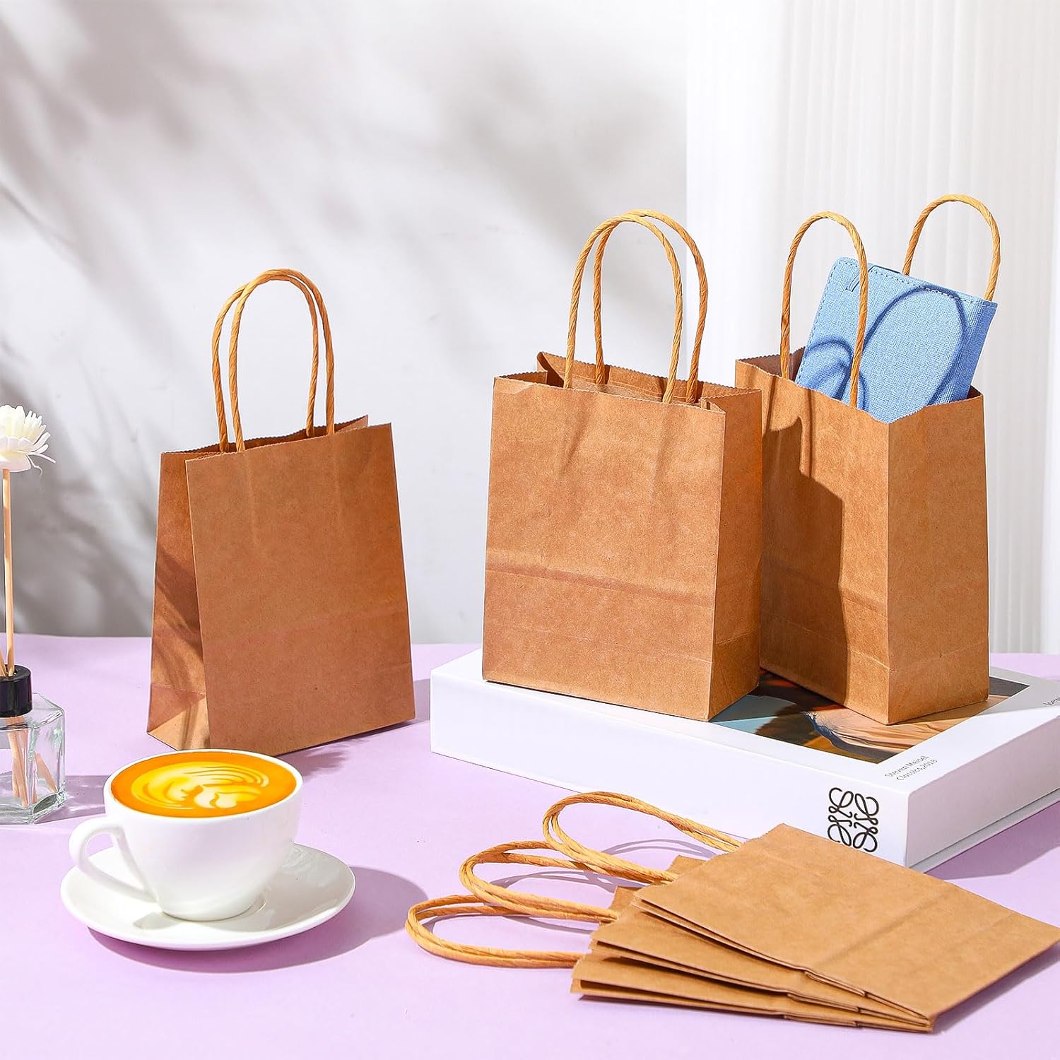 Sweetude 200 bolsas de regalo pequeñas de 6 x 4.7 x 2.4 pulgadas, bolsas de papel kraft de tamaño mini con asas, bolsas de regalo a granel para