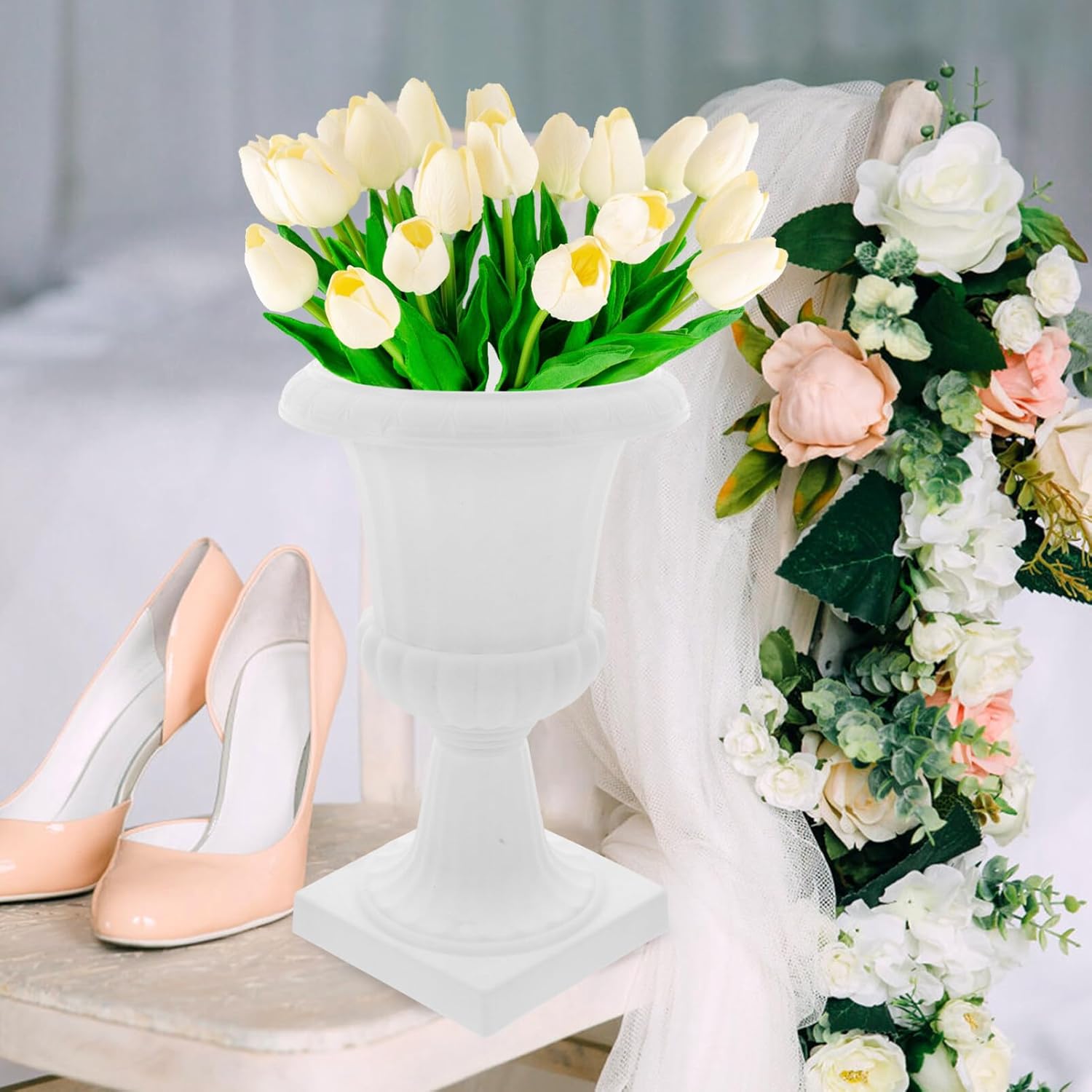 Yardwe 2 macetas de urna, maceta de plástico con pedestal blanco, contenedor de flores retro, maceta de boda para jardín, porche, balcón