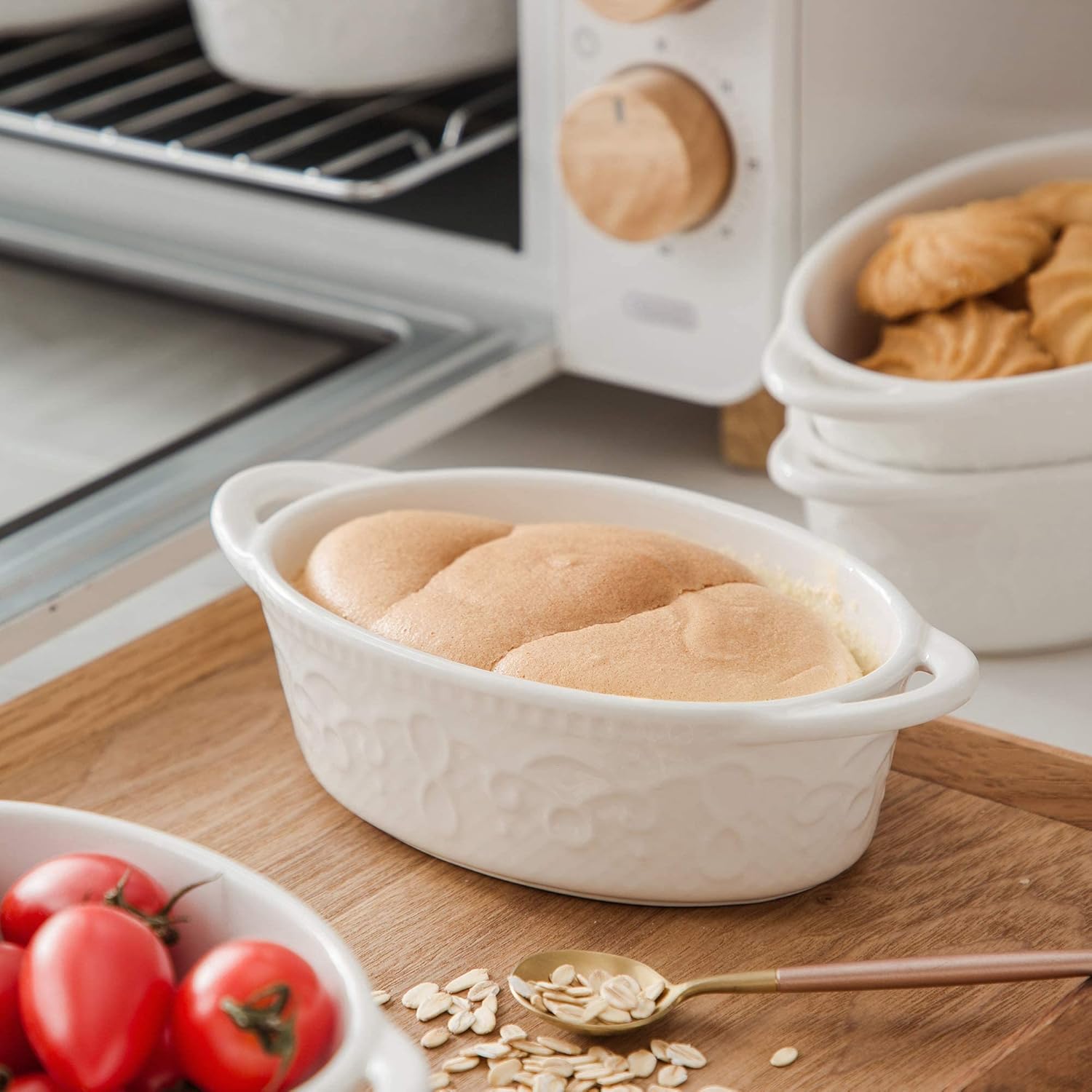 MALACASA Platos de soufflé, Ramequines de 10.5 onzas para hornear, cuencos con patrón de vid blanca con doble asa, aptos para horno, para pudín,