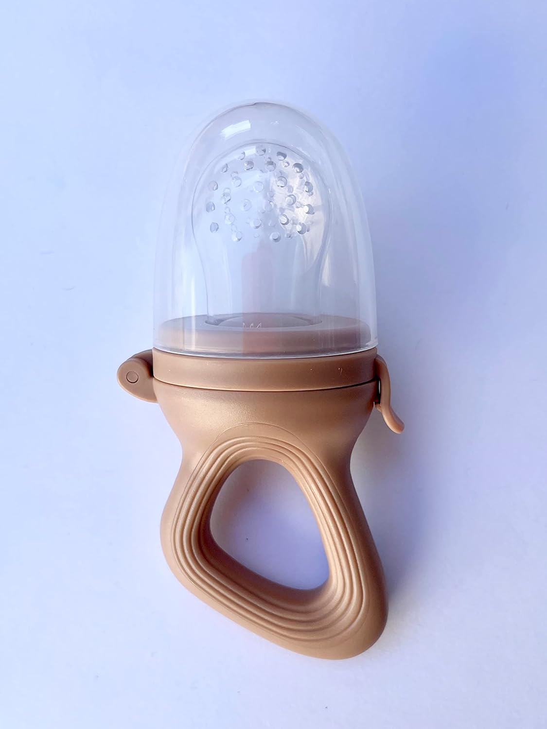 Alimentador de frutas para bebés de This & That – Marrón