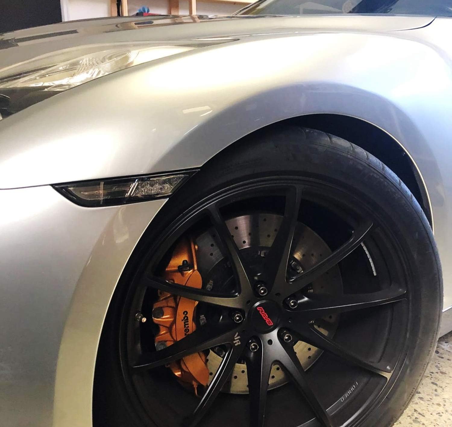 iJDMTOY JDM – Kit de luz de marcador frontal y lateral frontal con lente ahumada 3D ámbar, compatible con Nissan GT-R 2007 en adelante, alimentado
