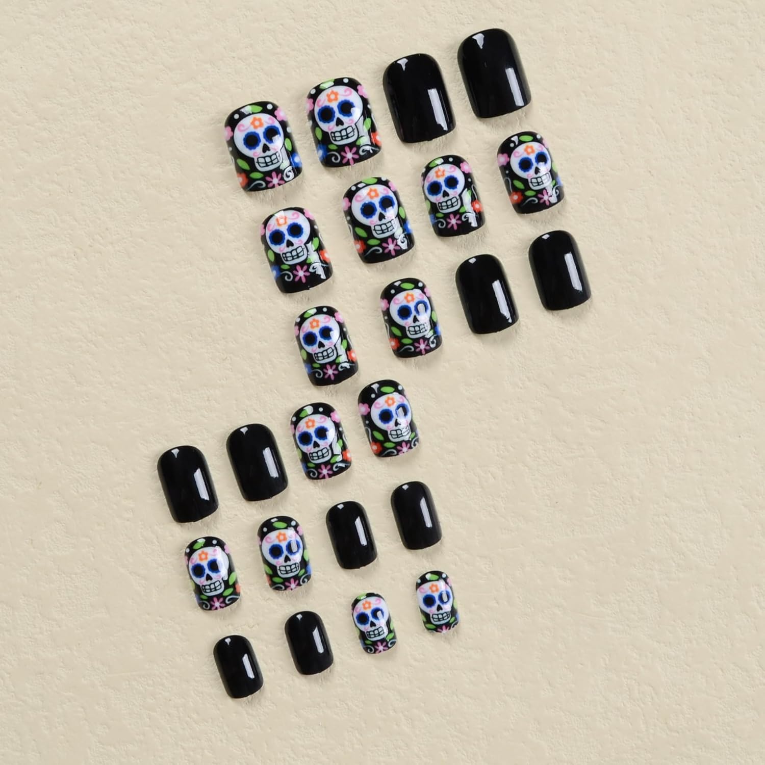Uñas postizas a presión de Halloween, cortas ovaladas, con bonito diseño de calavera, uñas con pegamento, color negro brillante, cobertura completa,
