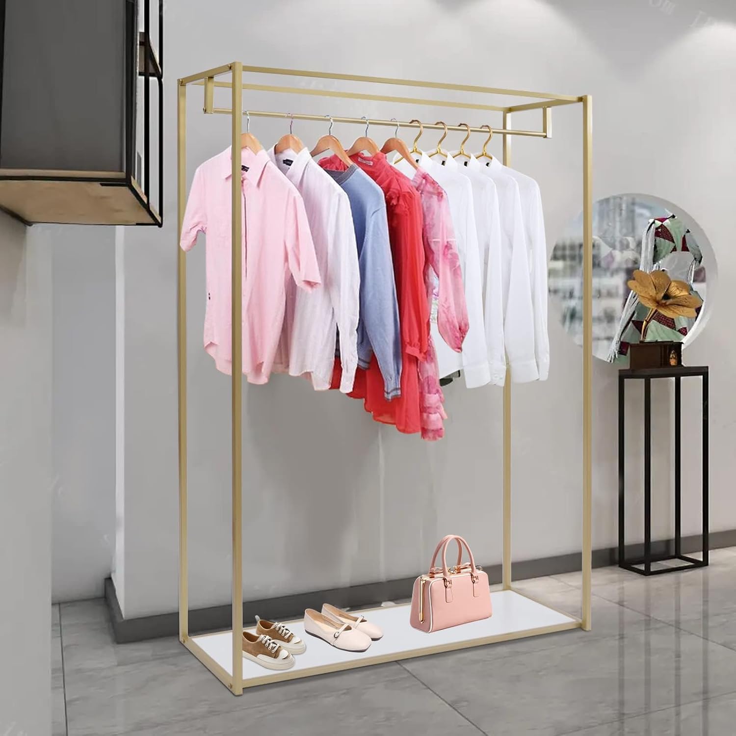 Percheros dorados de 67 pulgadas para boutiques, estante para vestidos de novia al por menor, estante de ropa comercial resistente, estantes de