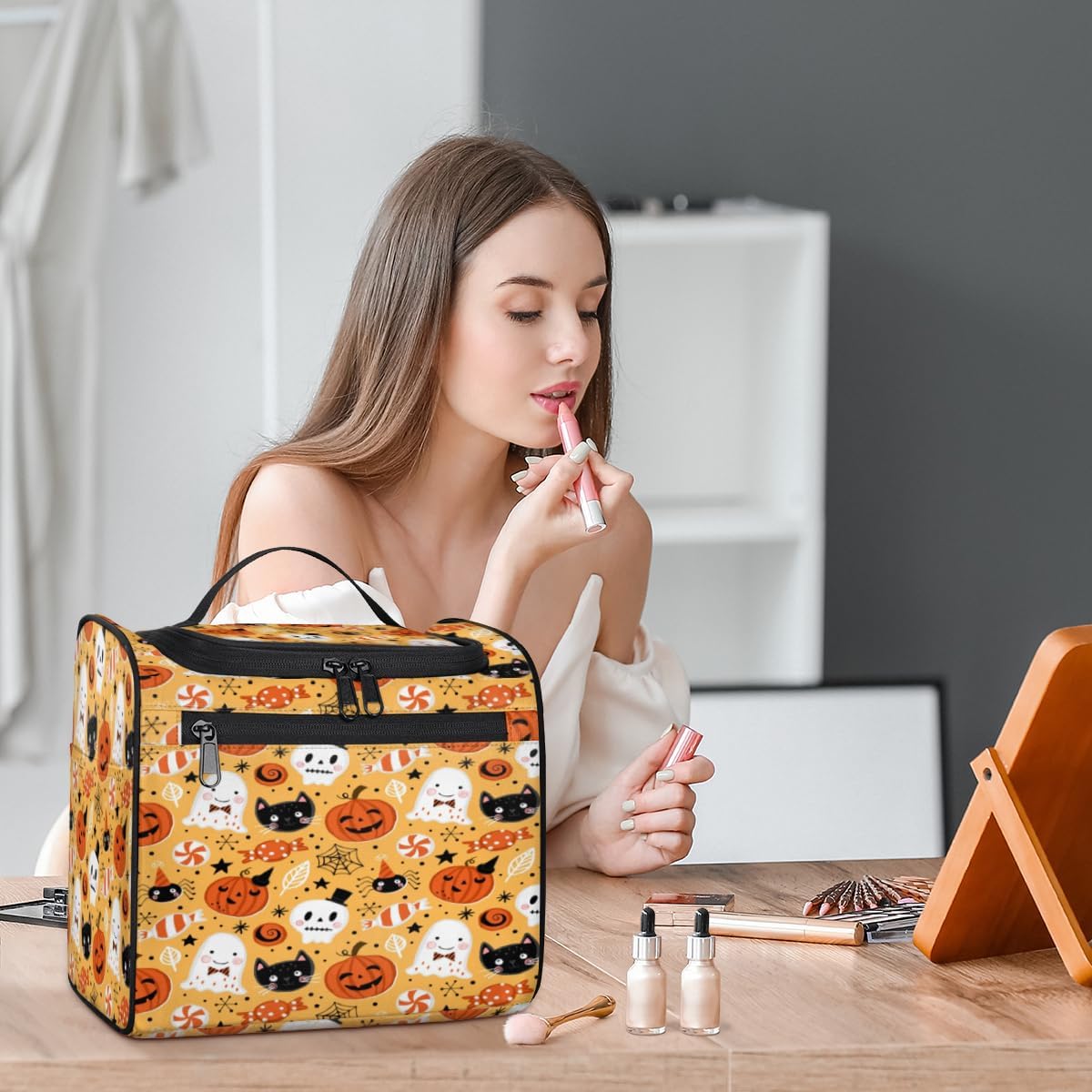Art The Halloween Decor Toiletry Bag for Women Travel Makeup Organizer with Hanging Hook Traveling Cosmetic Bags for Toiletries Accessories