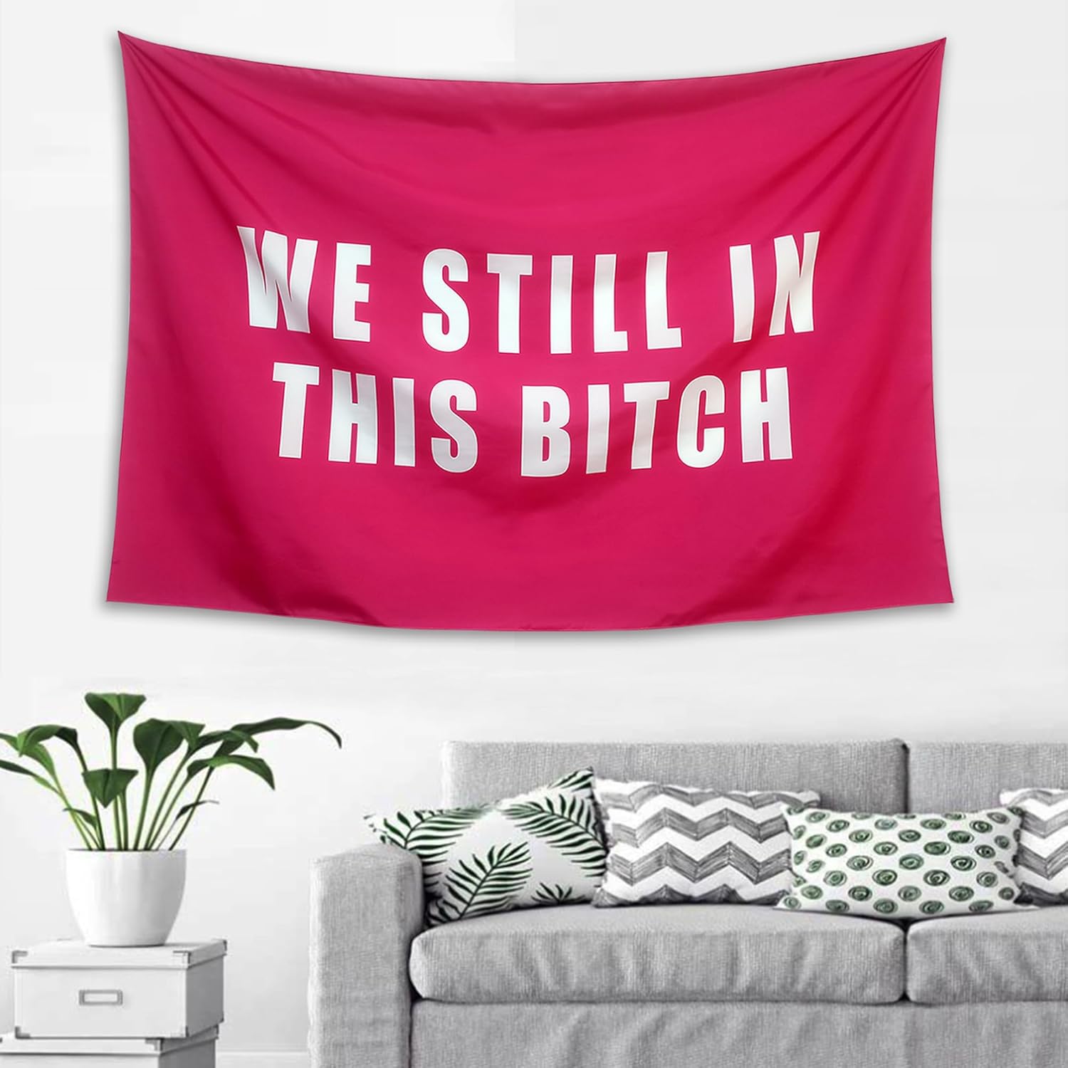 Woveruco Divertido tapiz rosa con Jared Hip Hop con texto en inglés “We Still in This B*tch”, tapiz de pared para colgar en la pared, dormitorio,