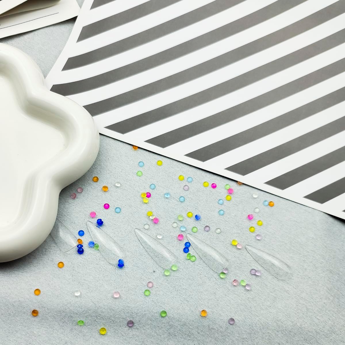 8000 diamantes de imitación de resina de 0.118 pulgadas con parte trasera plana, transparentes que brillan en la oscuridad, para manualidades,