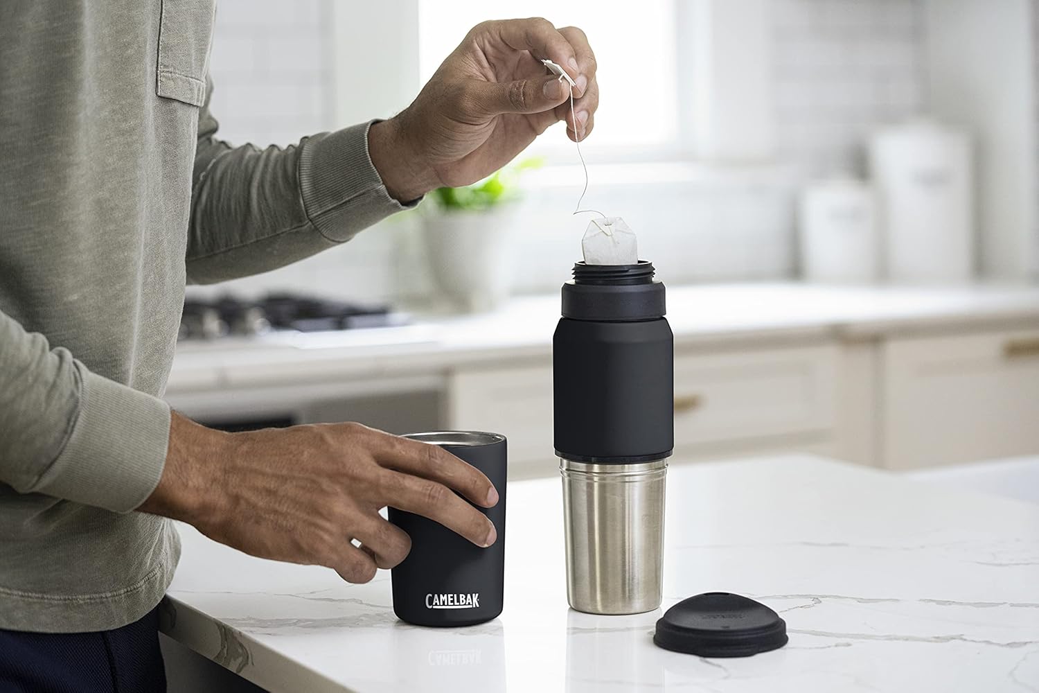 CamelBak Botella de agua y taza de viaje MultiBev – Acero inoxidable aislado