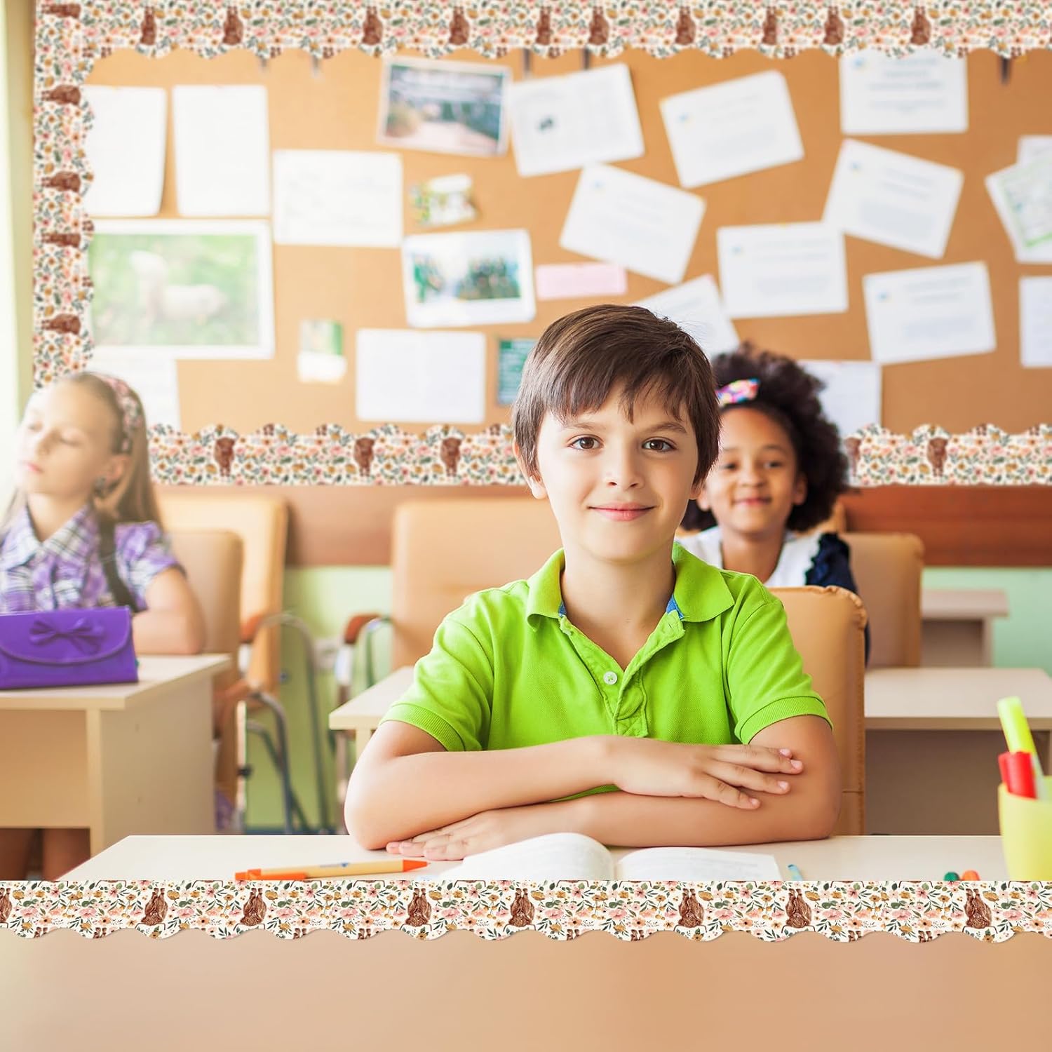 AnyDesign – Tablero de anuncios de vaca de las tierras altas de 65 pies con borde de acuarela y flores de vaca troquelada, rollo de borde troquelado