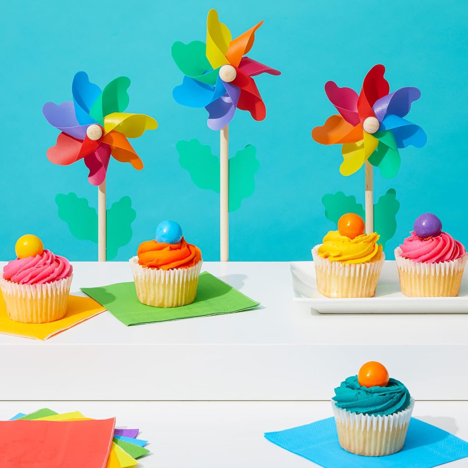 BLUE PANDA Paquete de 12 molinetes de flores arcoíris para patio y jardín, molinillos de viento y recuerdos de fiesta al aire libre para niños,