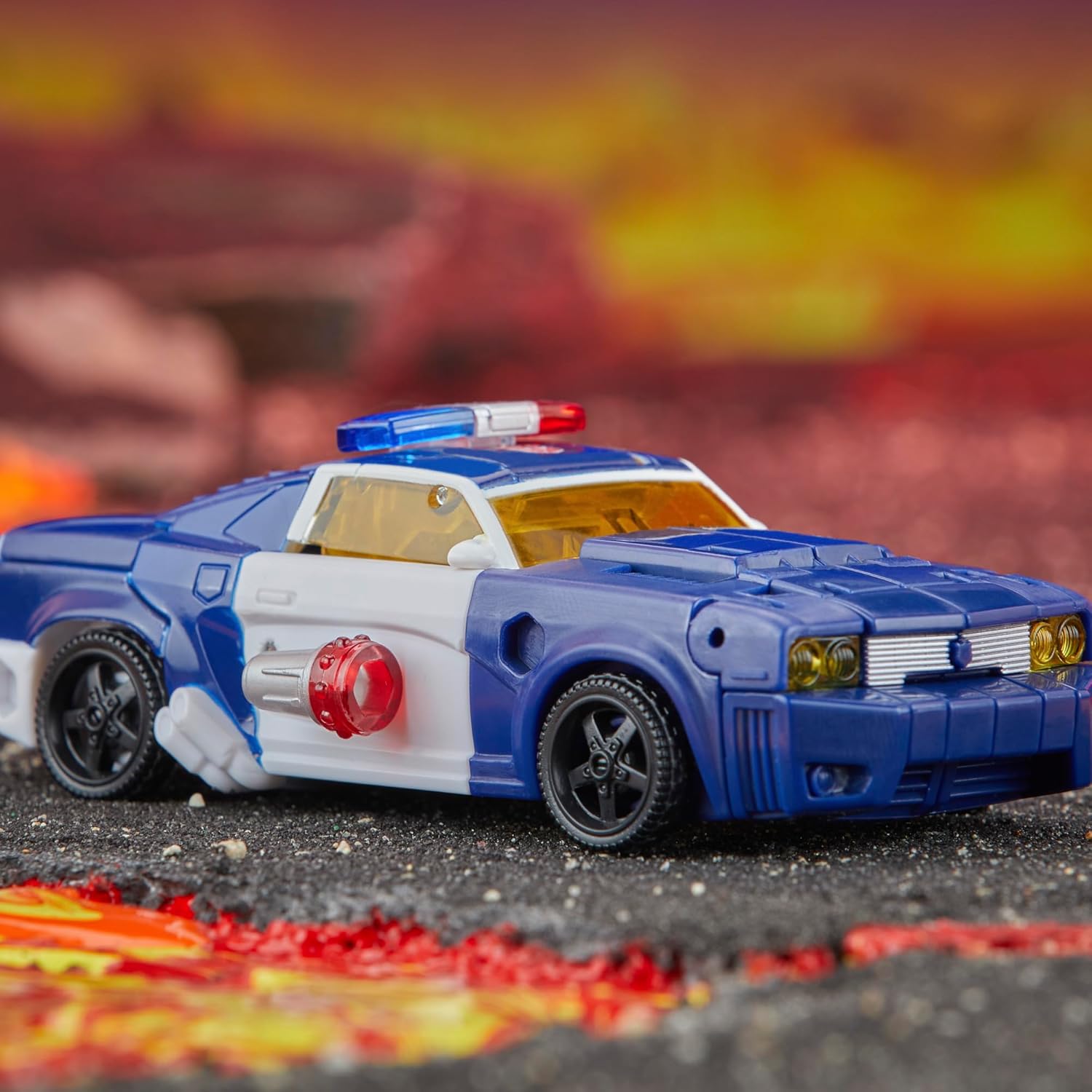 Transformers Legacy United Deluxe Class Rescue Bots Universe Autobot Chase, figura de acción de conversión de 5.5 pulgadas, 8+