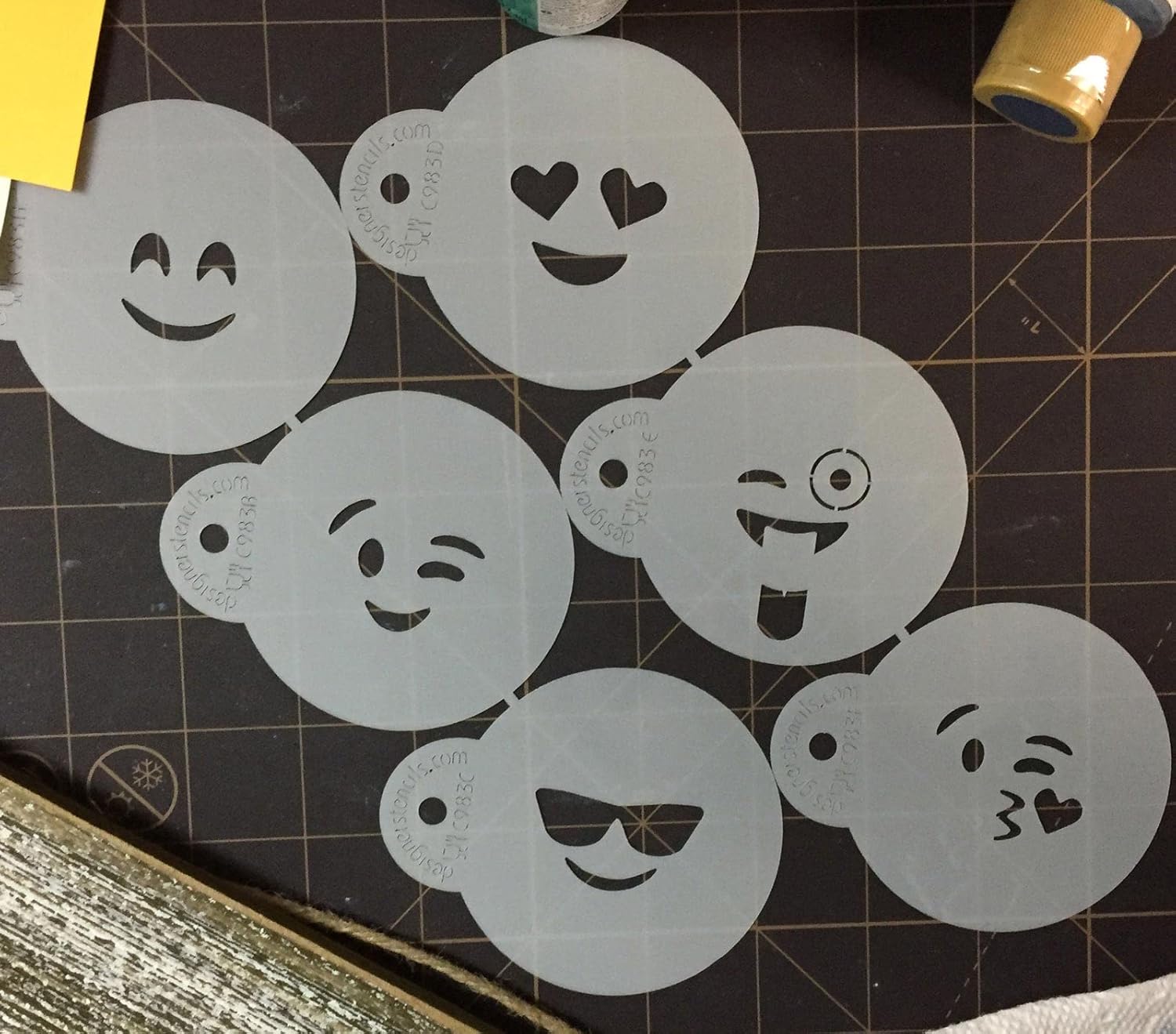 Juego de plantillas de galletas Emojis C983 de Designer Stencils