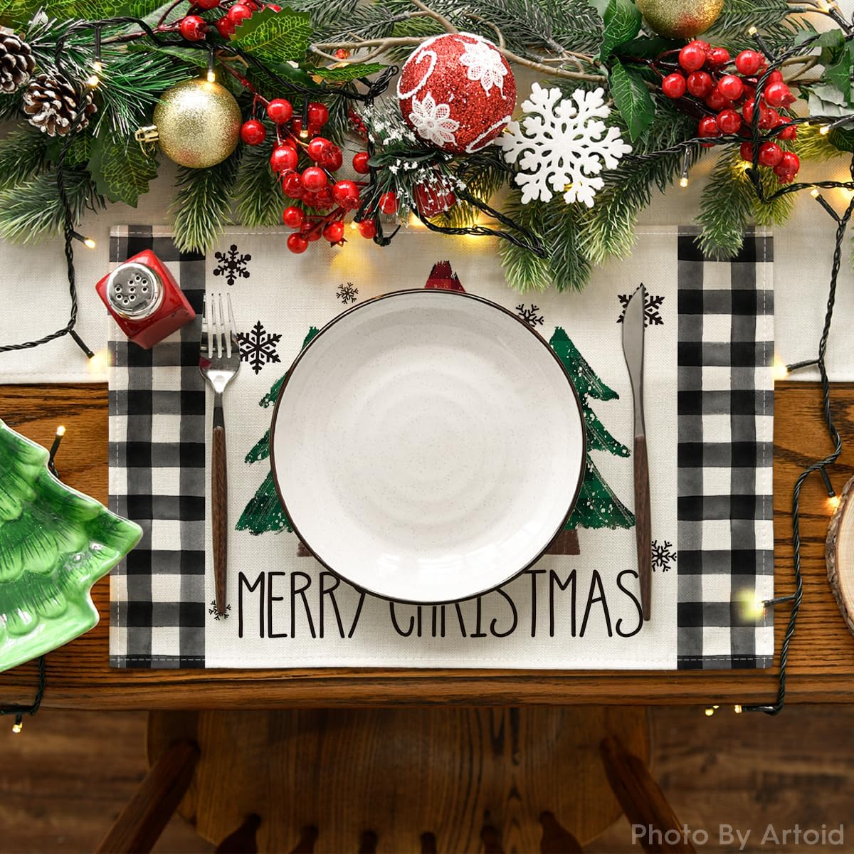 Artoid Mode Juego de 4 manteles individuales de Navidad con diseño de búfalo negro y rojo con diseño de pinos de Navidad de 12 x 18 pulgadas para