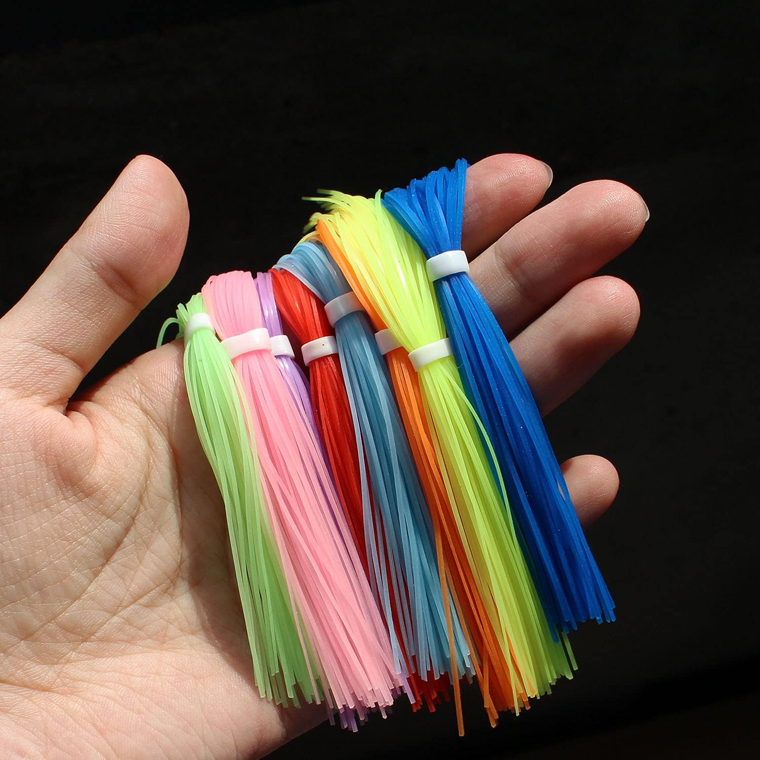 16 paquetes que brillan en la oscuridad luminosos 8 colores faldas de silicona piernas DIY cebo giratorio calamar hilo de goma materiales para atar