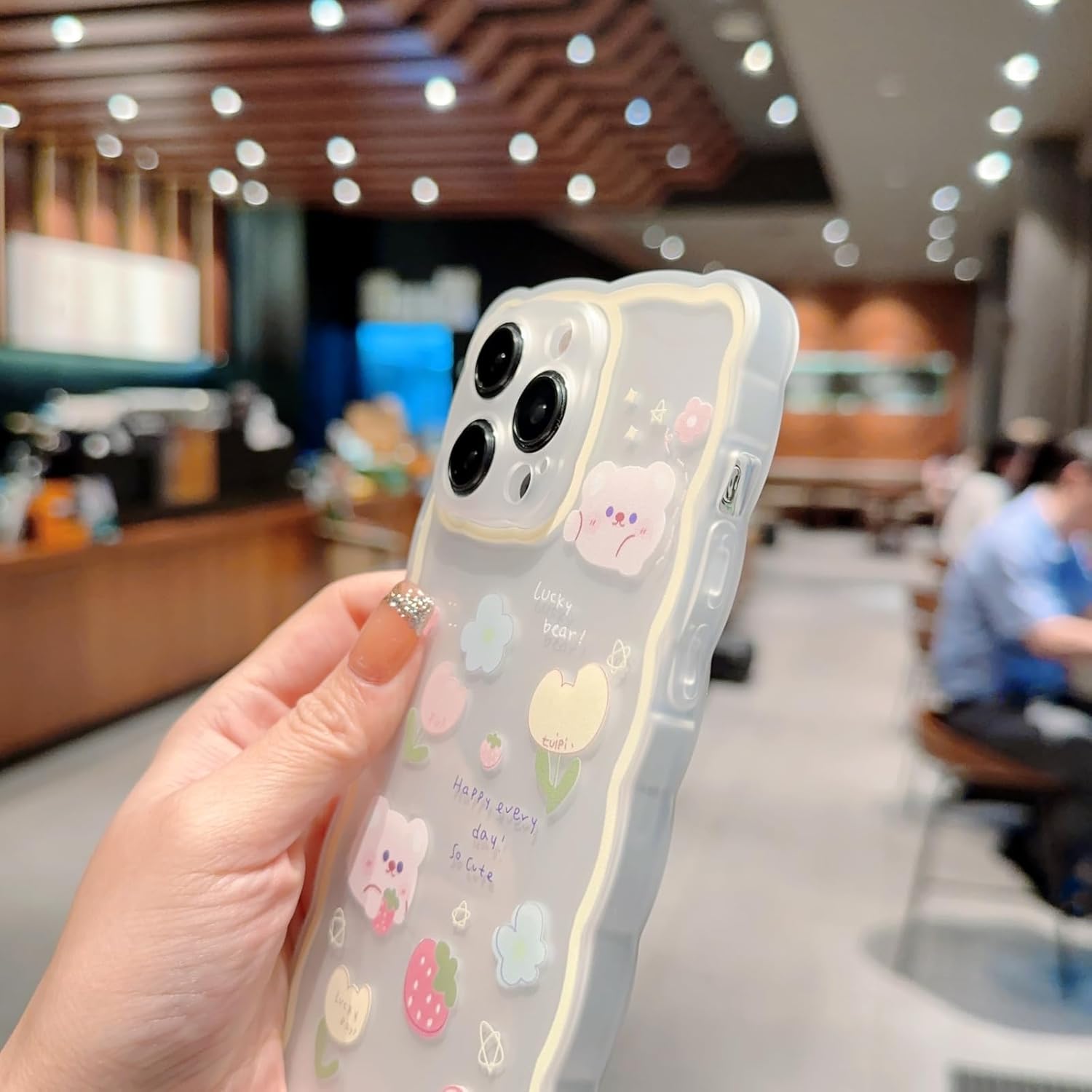 SZXYCZL Funda compatible con iPhone 15 Pro Max, bonito diseño floral de dibujos animados de oso y mariposa para mujeres y niñas, funda estética