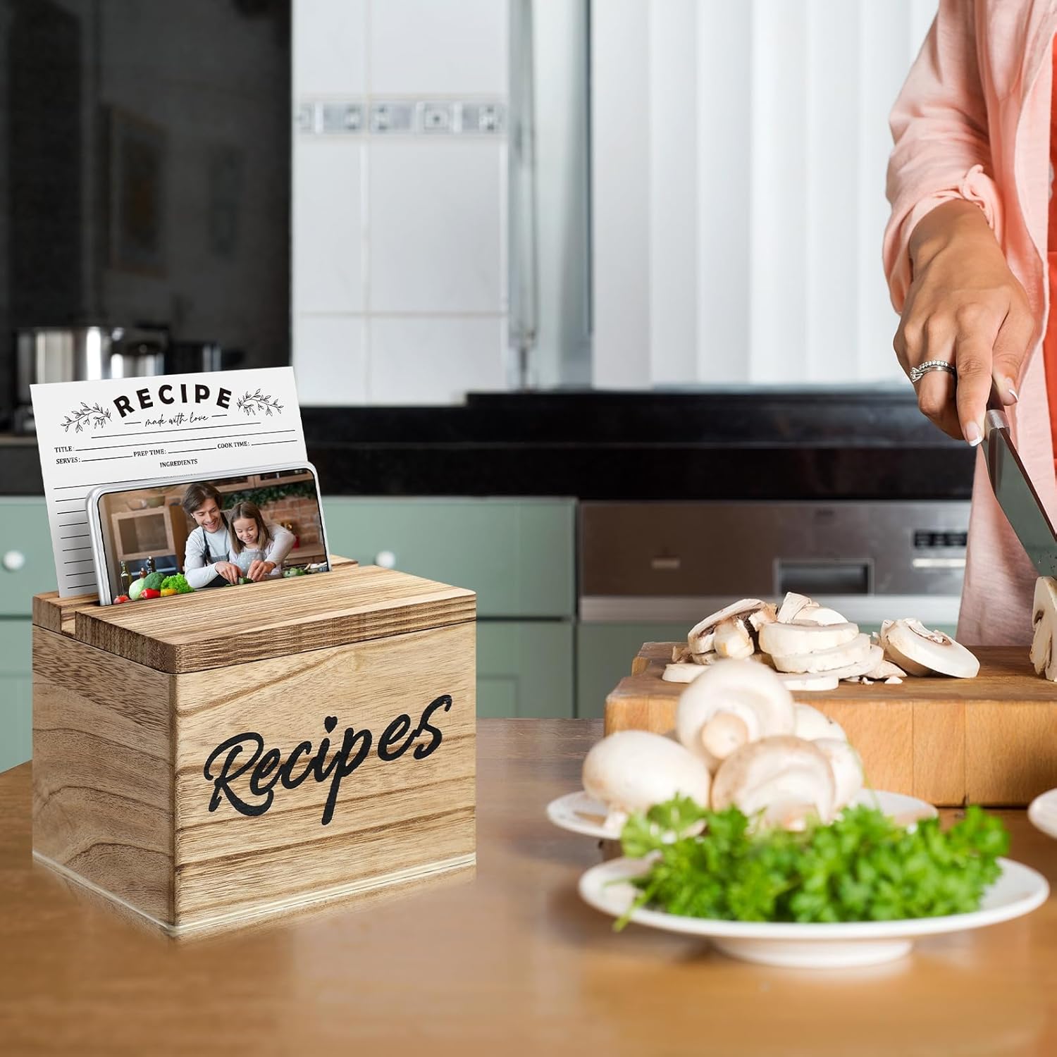 Hoteam Caja de recetas de madera con tarjetas y soporte para tarjetas de recetas de madera rústica con 50 tarjetas de recetas de 5 x 7 pulgadas,