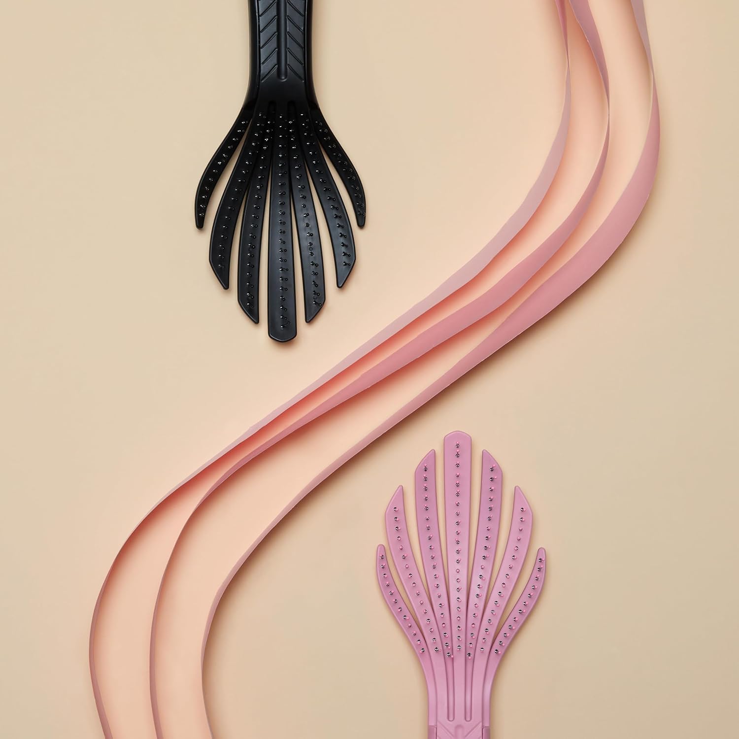 Wet Brush Go Green Curl – Cepillo desenredante para el cabello, color negro, cerdas desenredantes ultrasuaves IntelliFlex que se deslizan a través