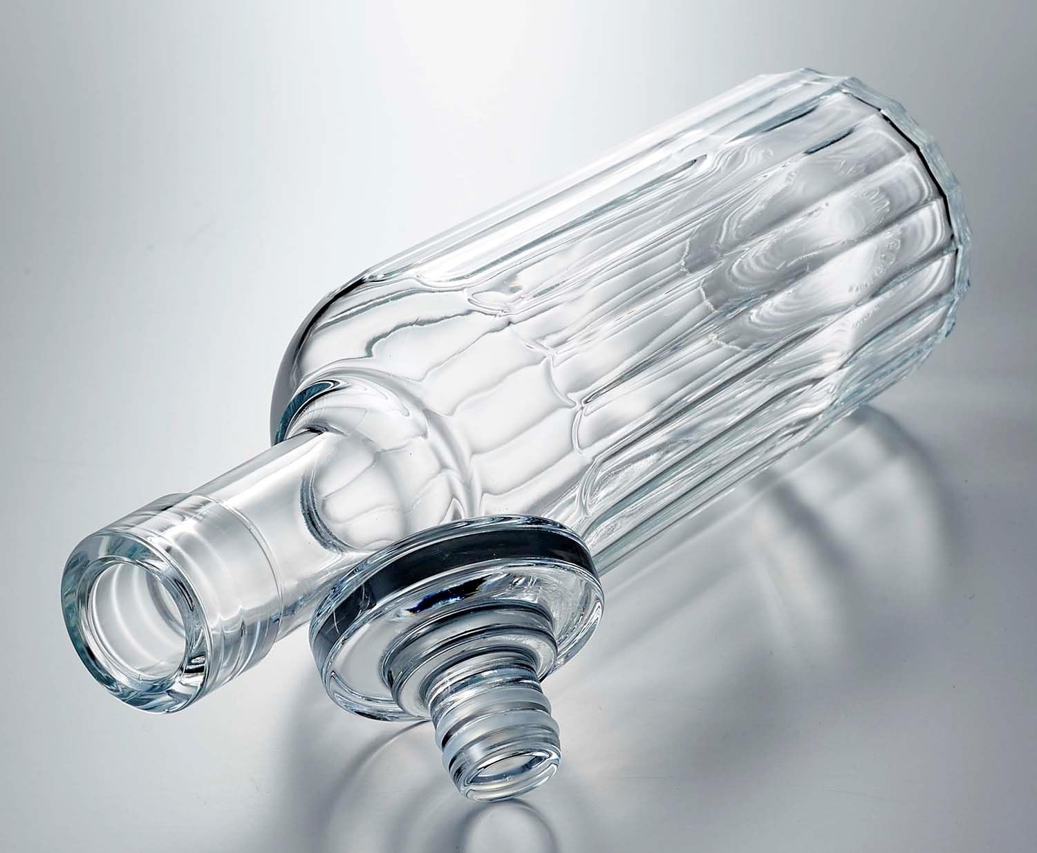 Luigi Bormioli Bach Spirits – Botella con tapón de vidrio, 23.75 onzas, transparente